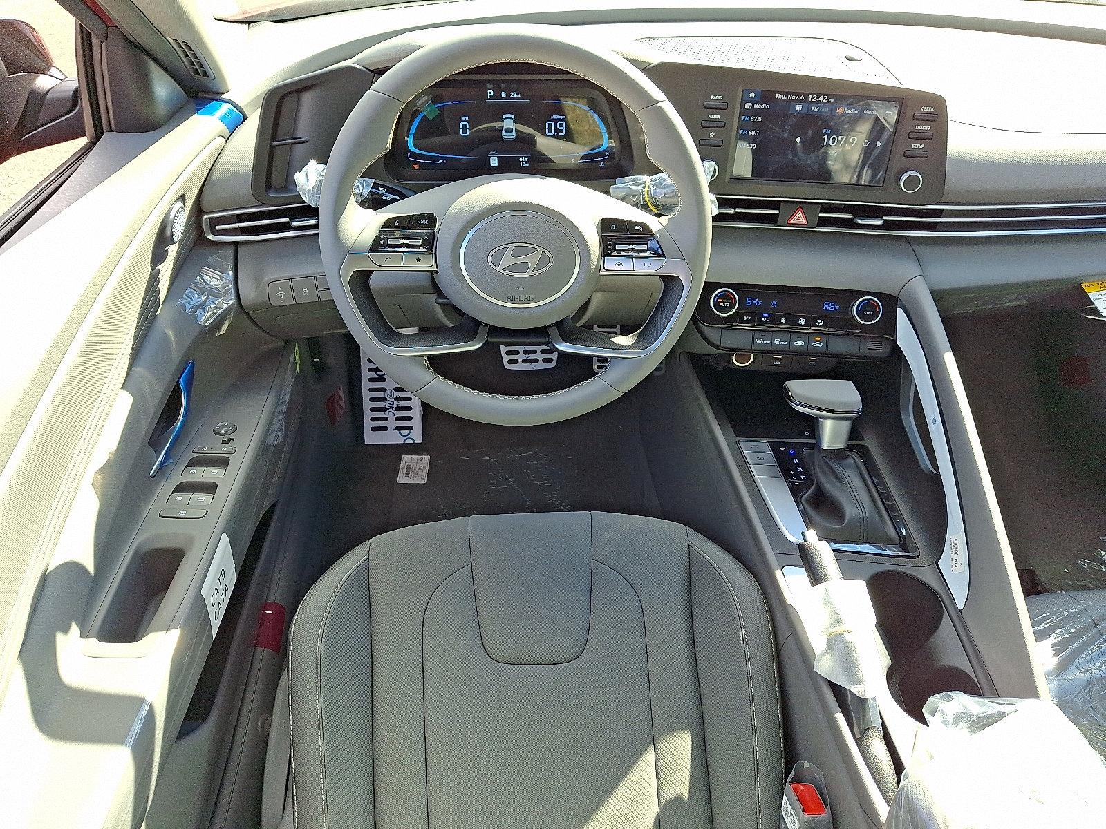 2025 Hyundai Elantra SEL - Photo 7
