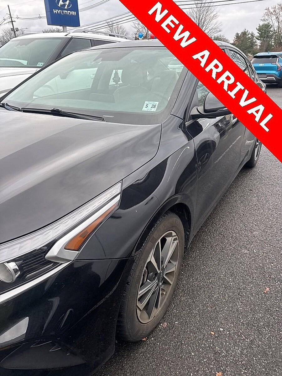 2023 Kia Forte LXS photo 3