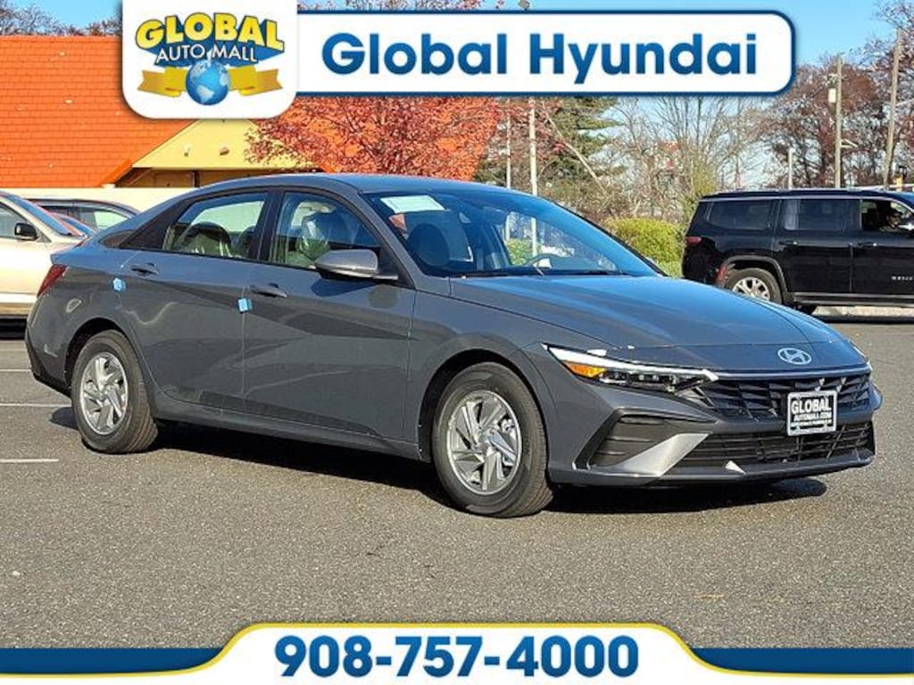 New 2025 Hyundai Elantra SE Sedan