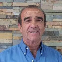 Staff member Chris Santos from ID_2e32b08ff08c