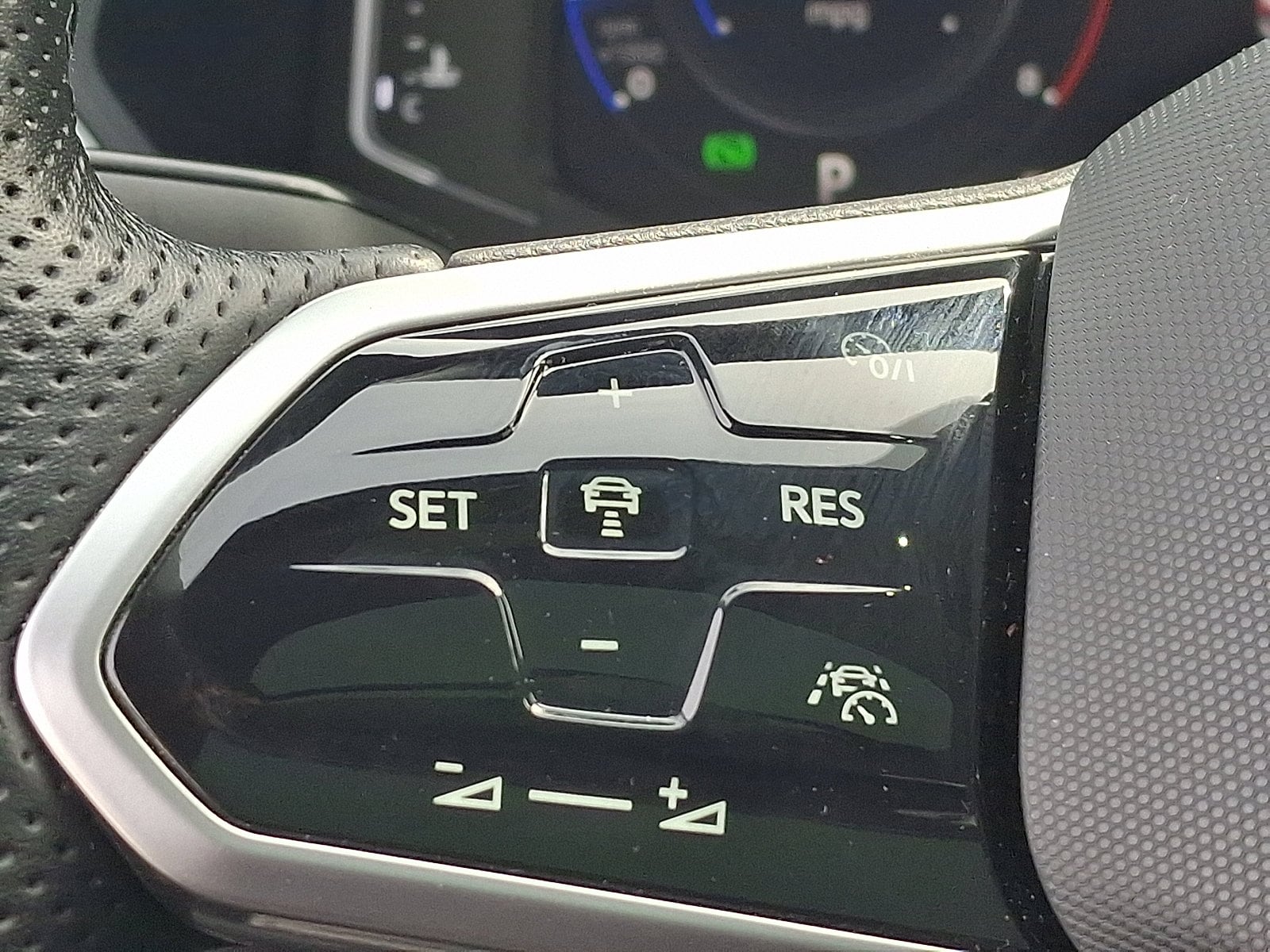 2023 Volkswagen Tiguan SEL R-LINE - Photo 23