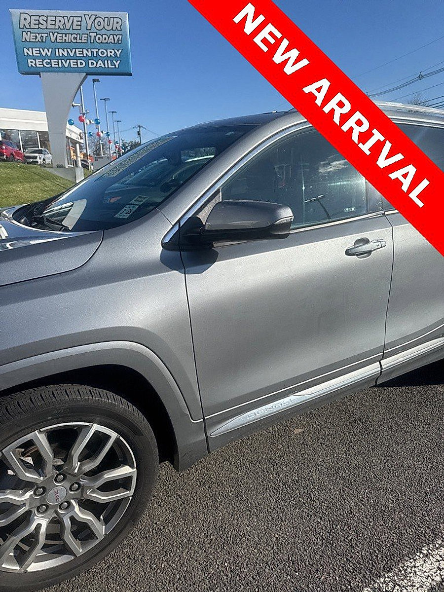 2023 GMC Terrain Denali's photo
