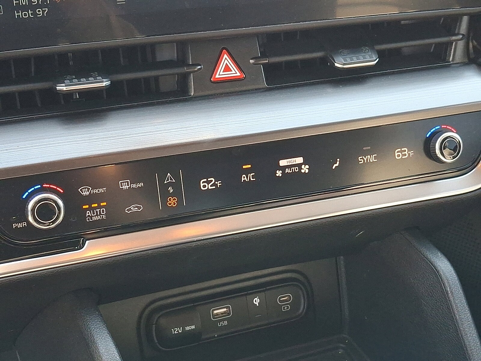 2024 Kia Sportage EX - Photo 16