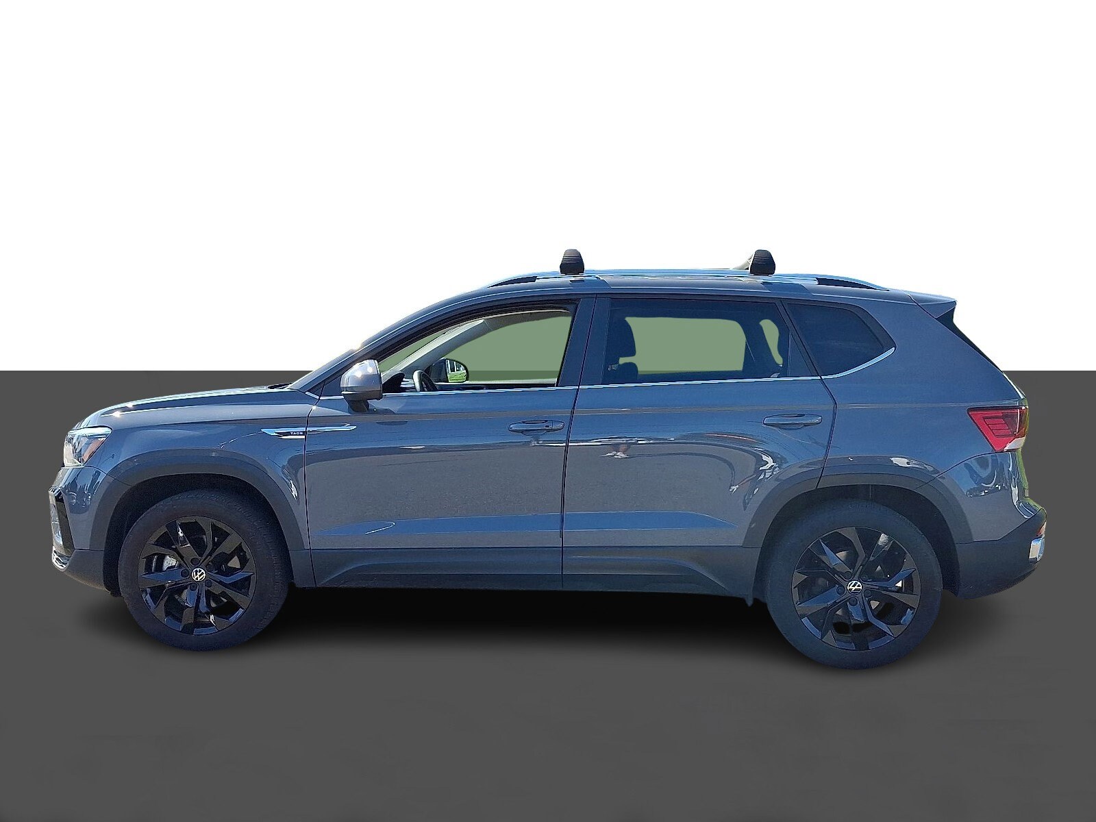 2022 Volkswagen Taos SE photo 2