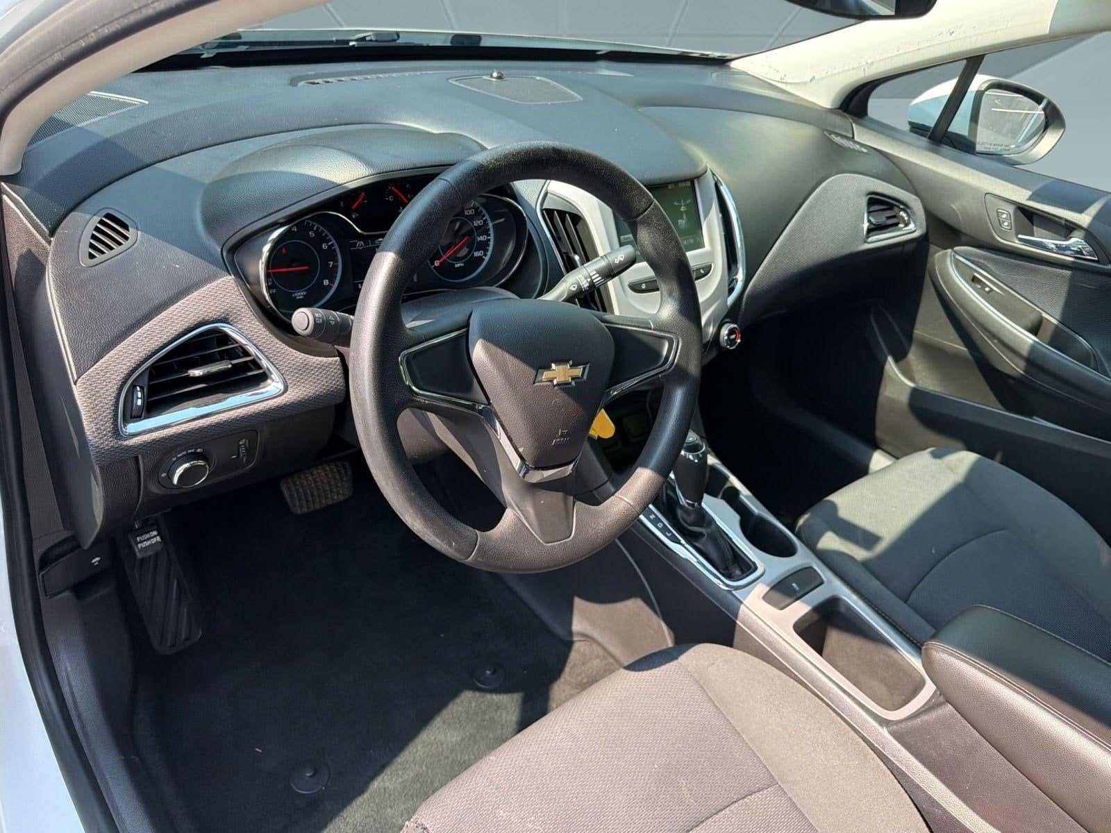 Cruze LS Auto Sedan