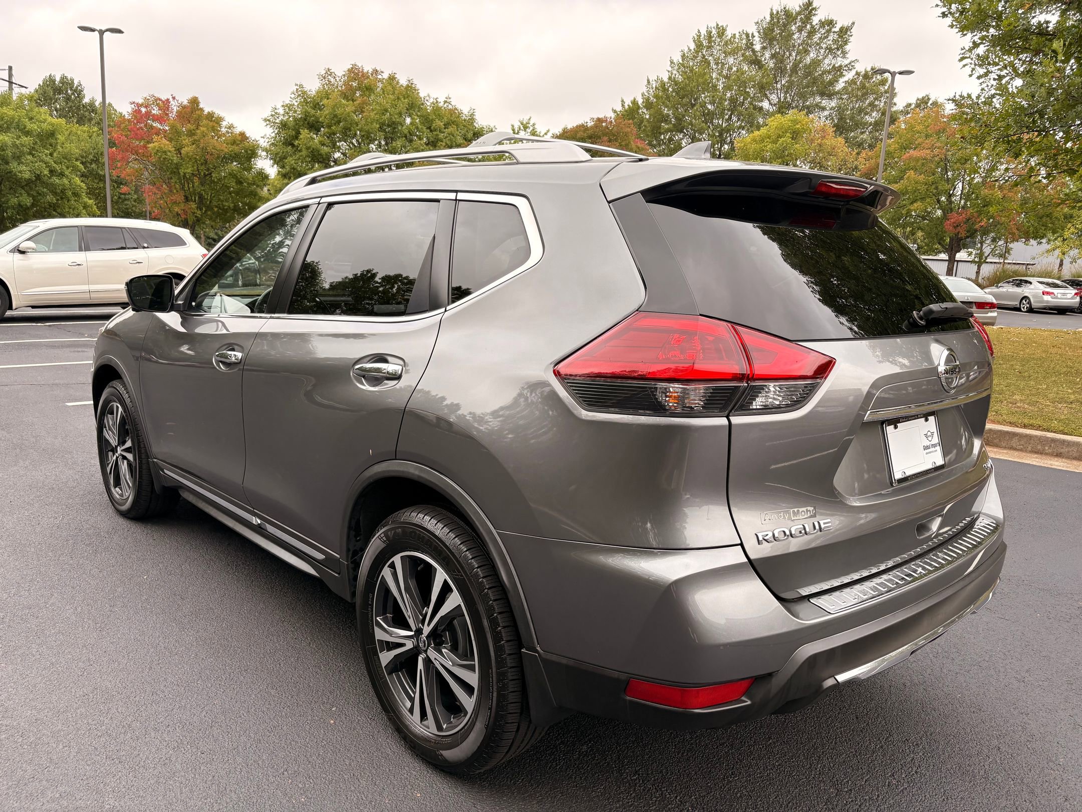 2018 Nissan Rogue SL photo 2