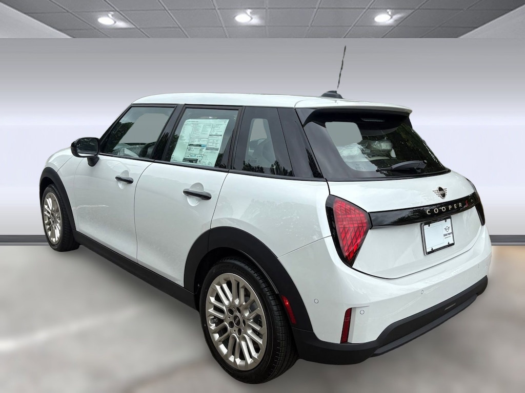 New 2025 MINI Hardtop 4 Door Signature Plus Hatchback