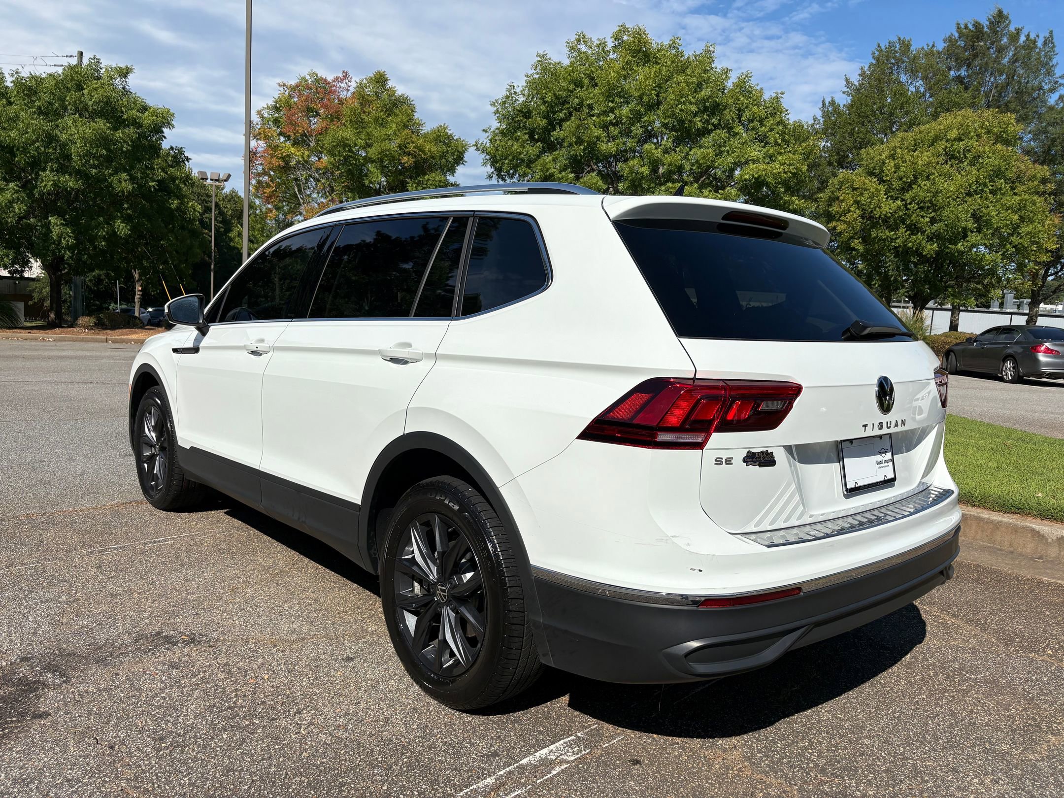 2022 Volkswagen Tiguan SE photo 2