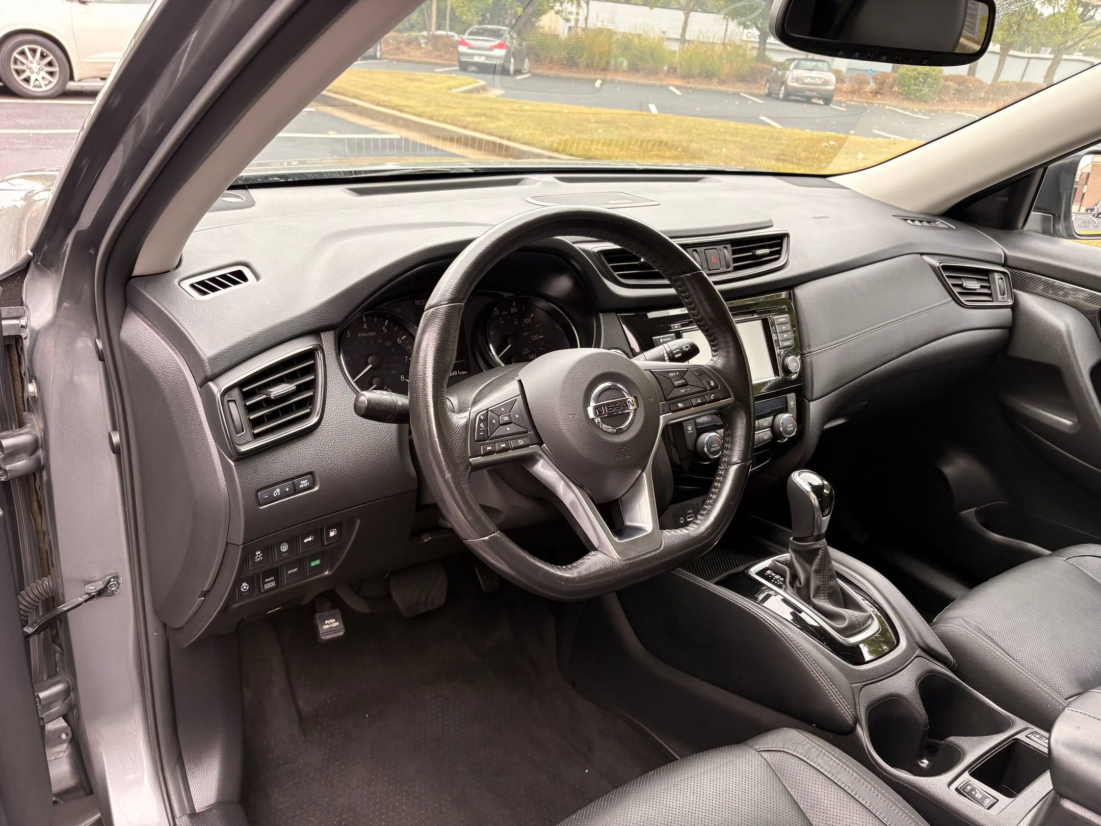2018 Nissan Rogue SL photo 3