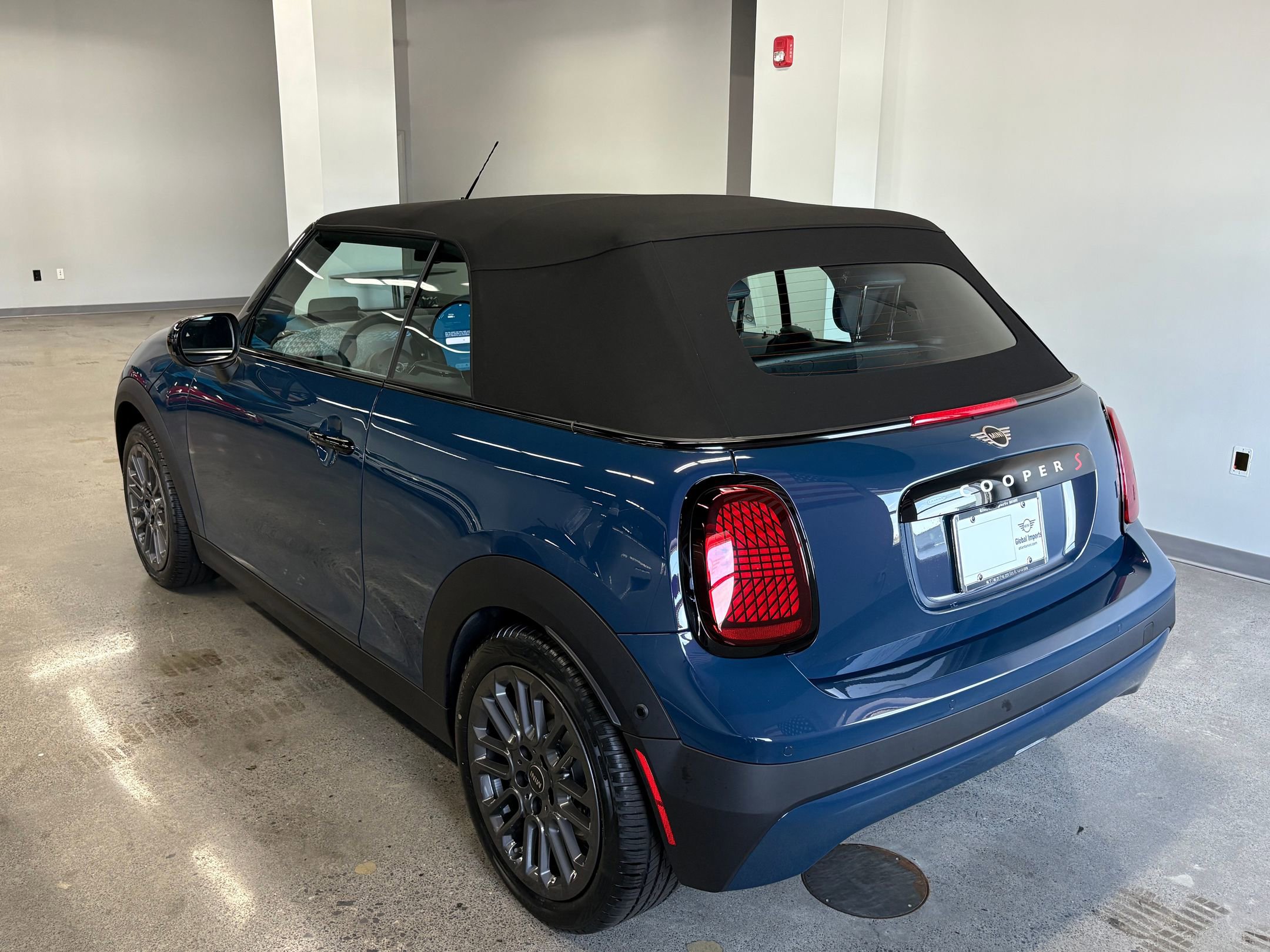 2026 Mini Cooper Convertible Iconic photo 3