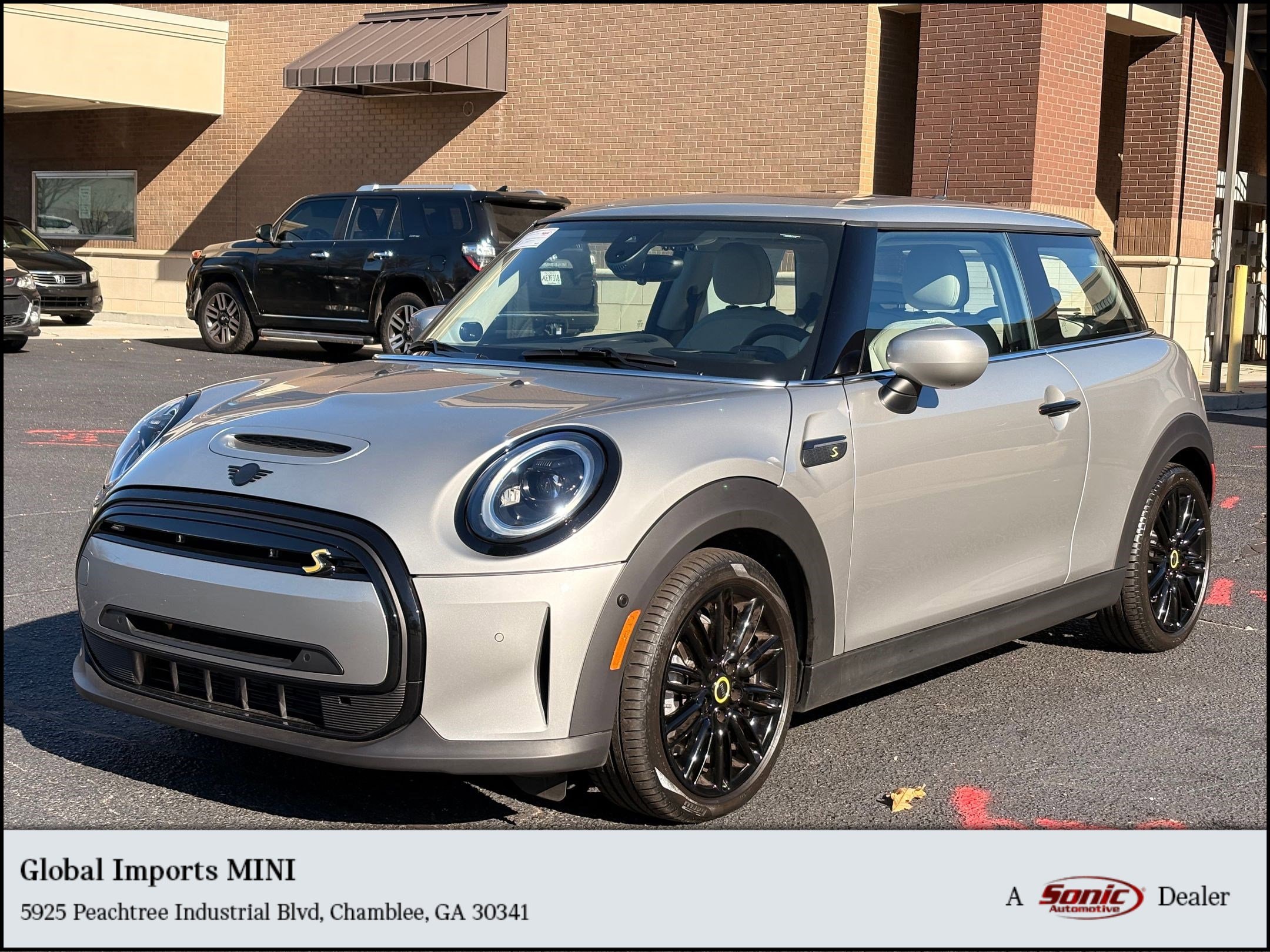 2024 MINI Hardtop 2 Door SE's photo