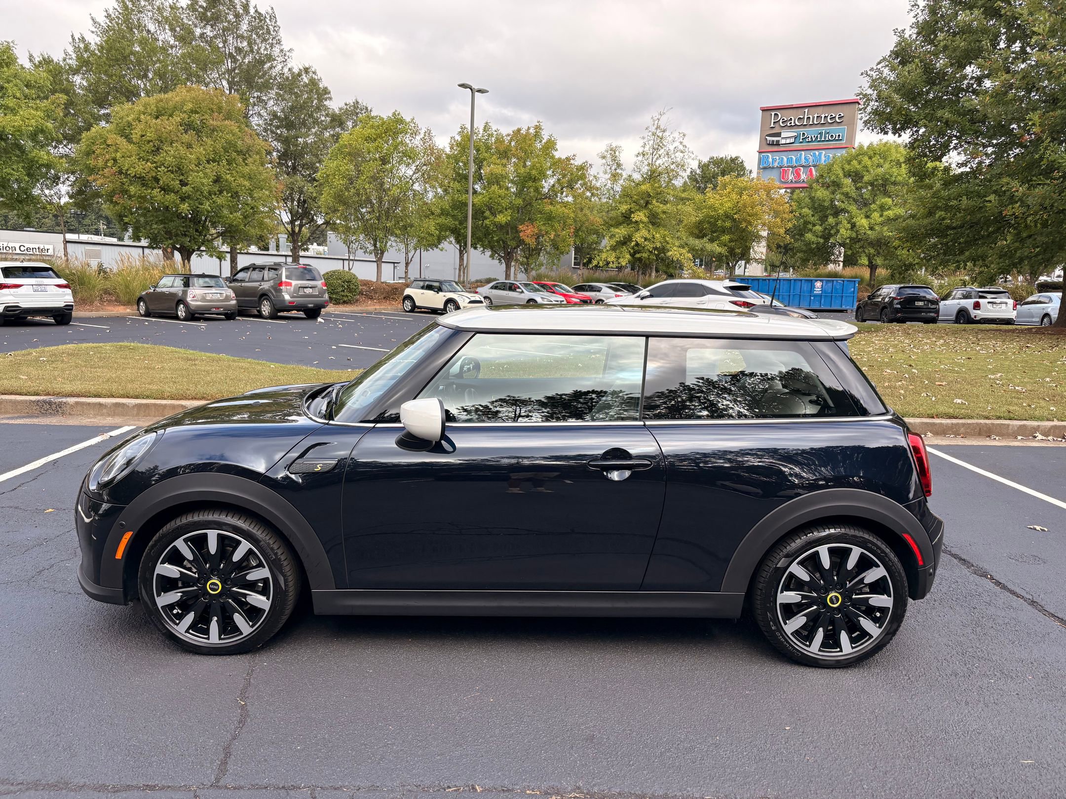 2024 Mini Cooper 2 Door Hardtop photo 2