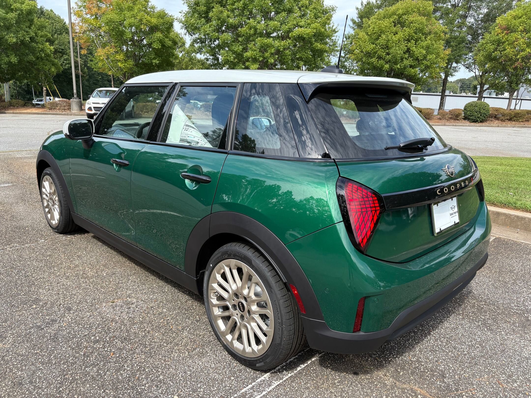 2025 Mini Cooper 4 Door Hardtop Iconic photo 3