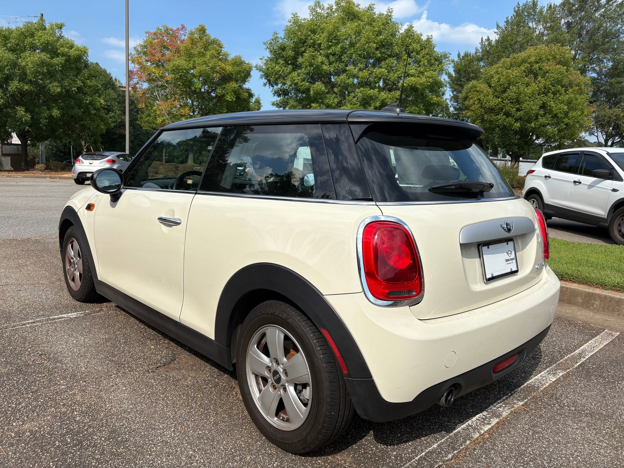 2015 Mini Cooper 2 Door Hardtop photo 2