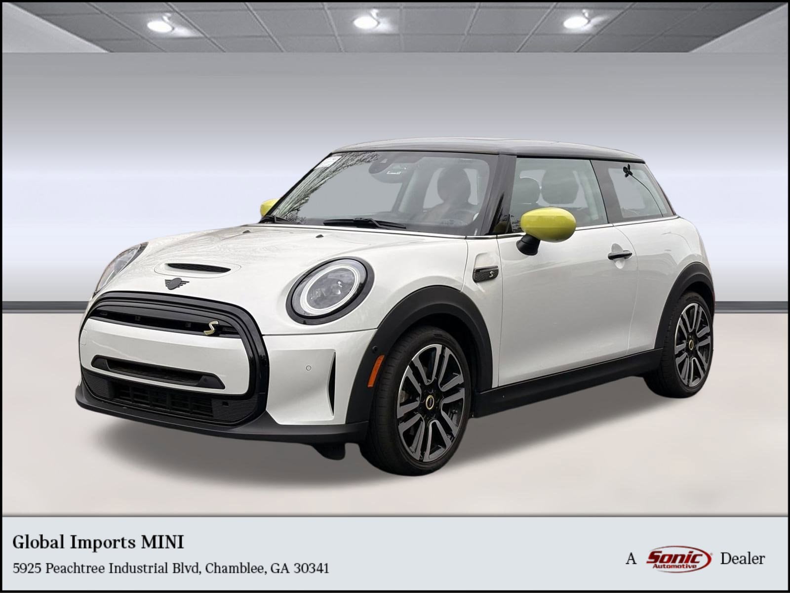 2024 MINI Hardtop 2 Door SE's photo
