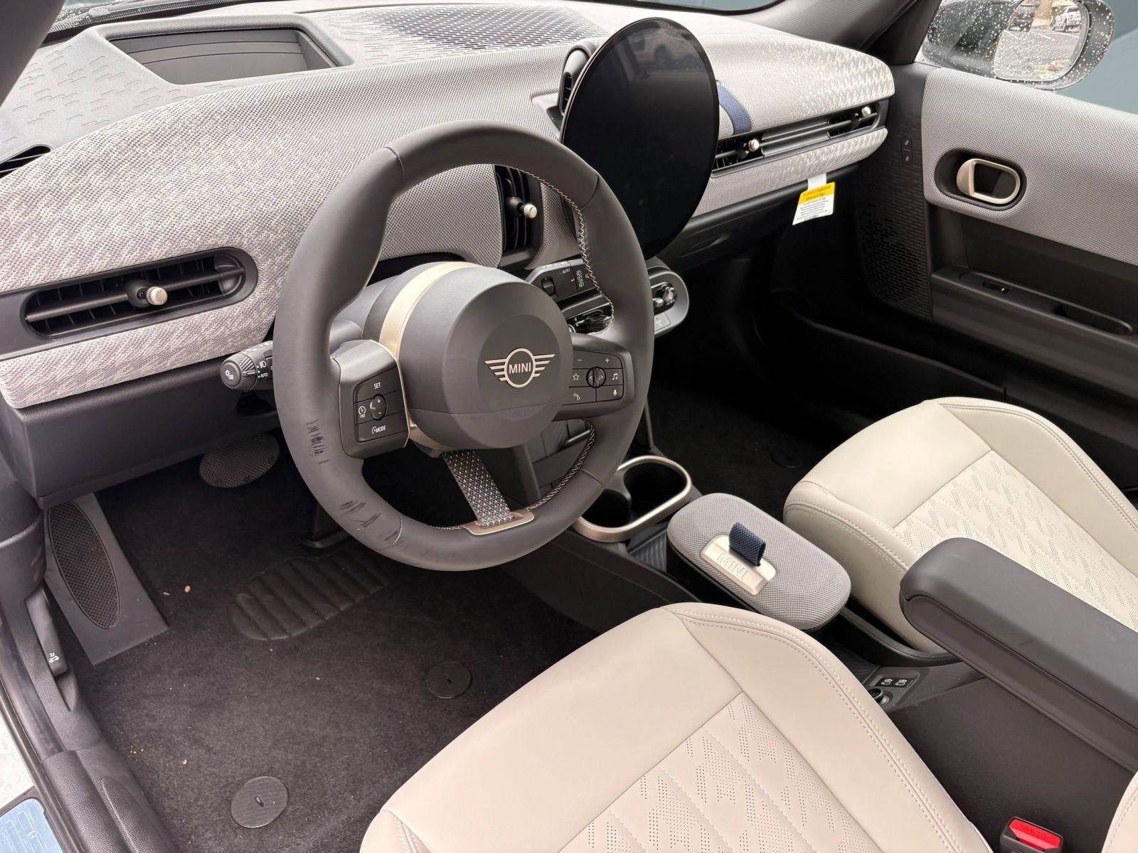 2025 Mini Cooper 4 Door Hardtop Signature photo 4