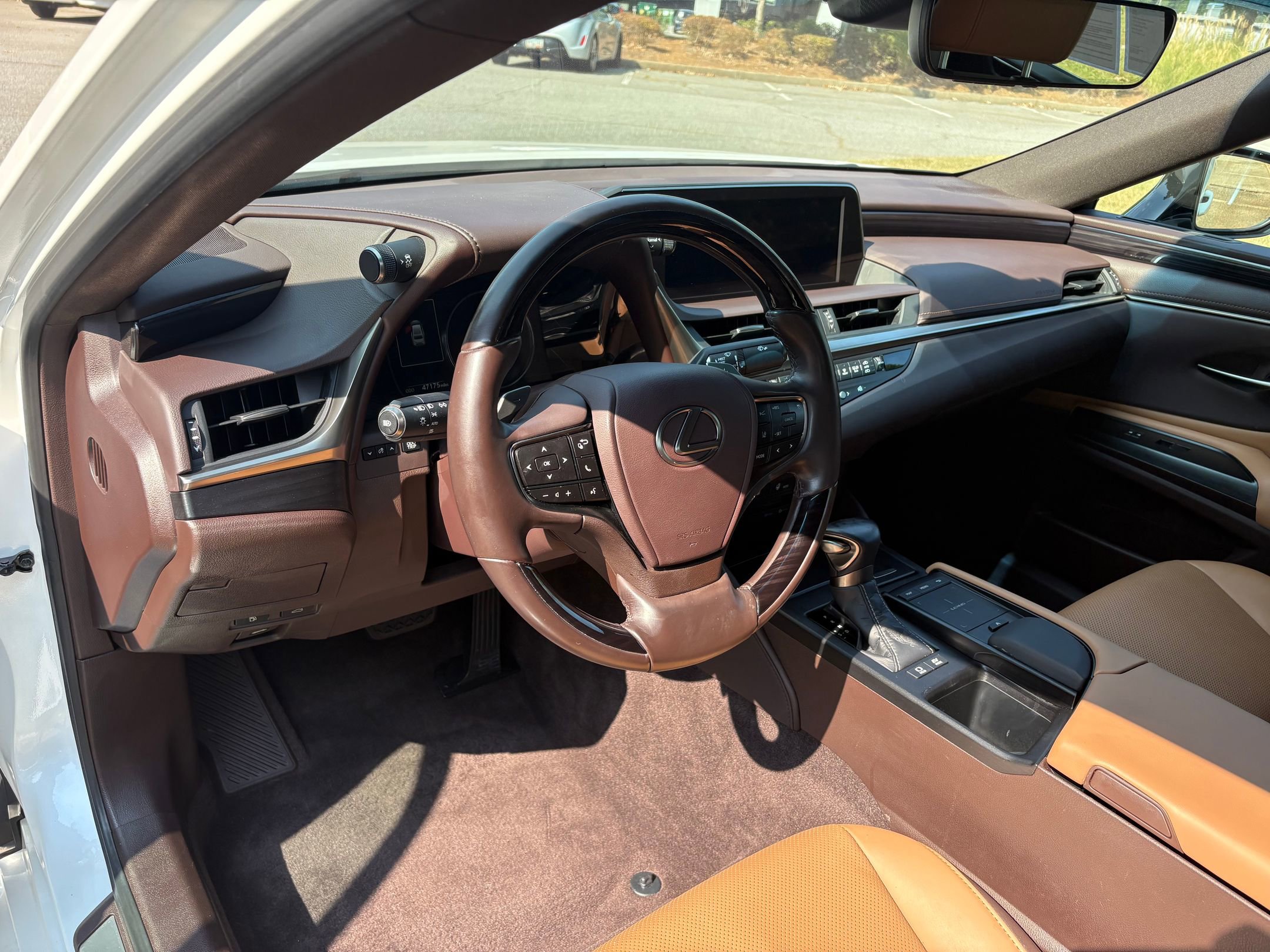 2020 Lexus ES 300h photo 4