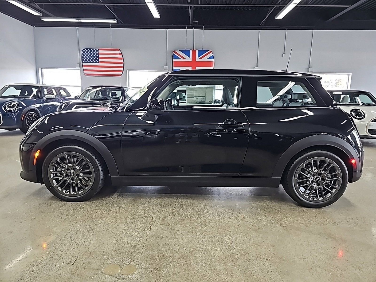 2025 Mini Cooper 2 Door Hardtop Signature photo 2