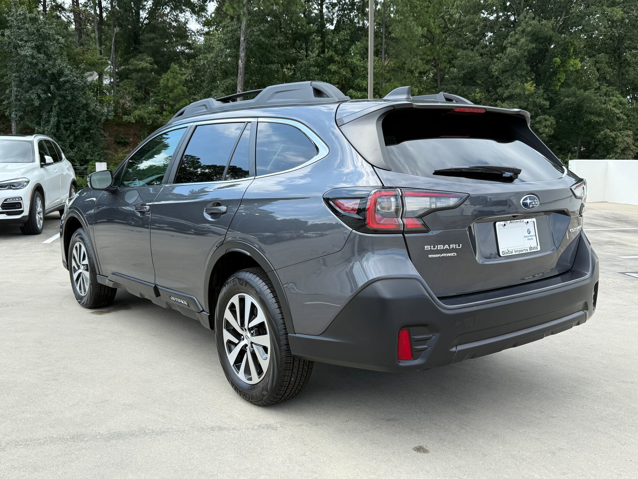 2020 Subaru Outback Premium photo 2