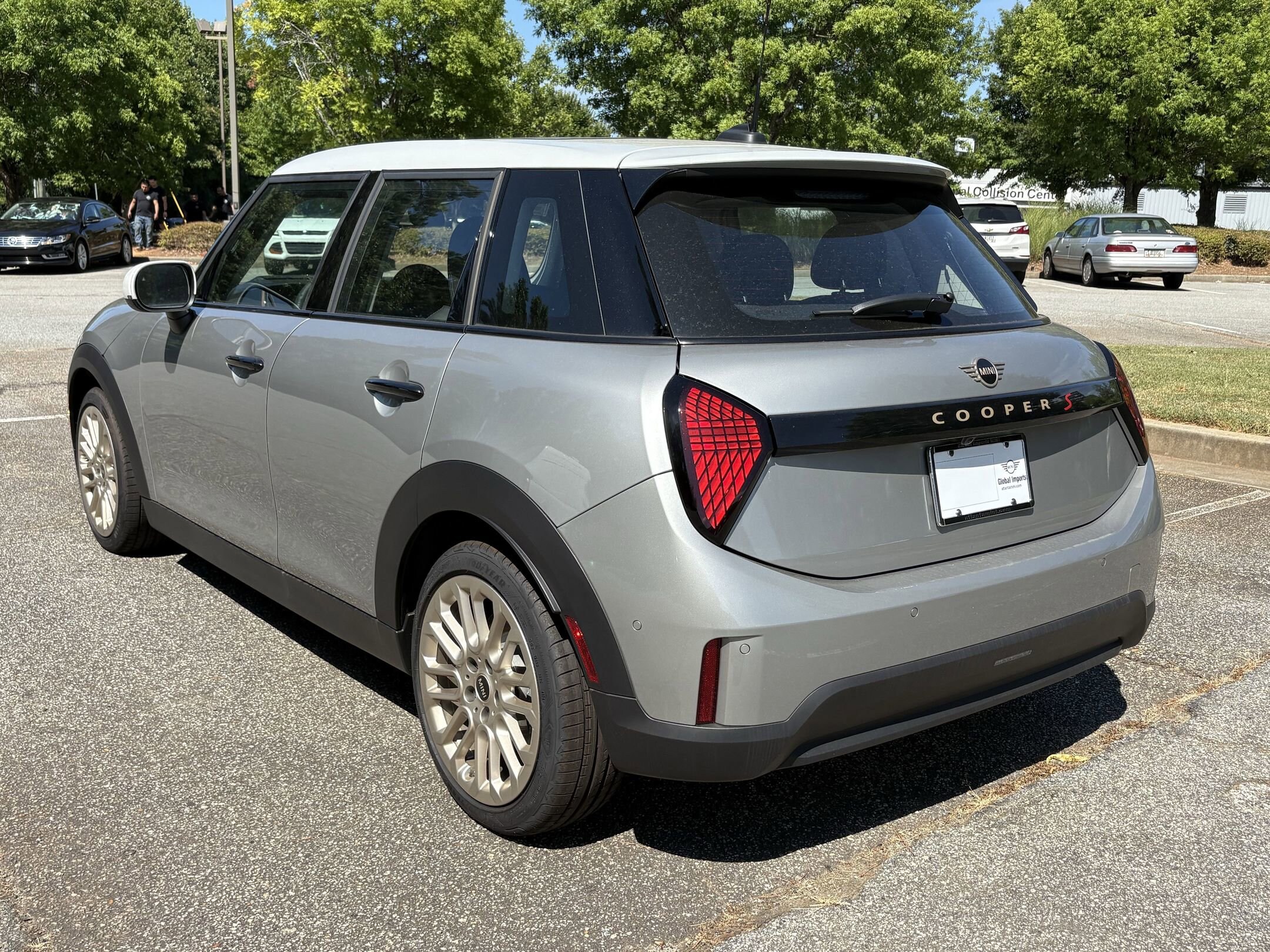 2025 Mini Cooper 4 Door Hardtop Signature photo 3