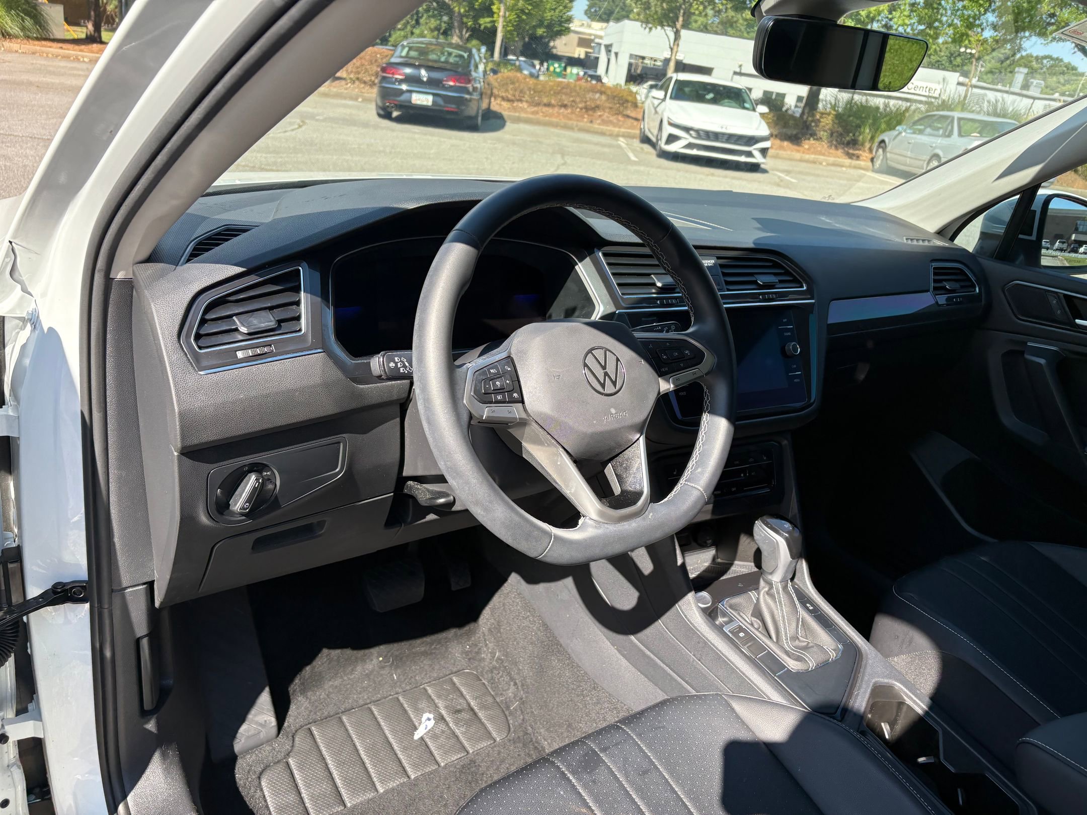 2022 Volkswagen Tiguan SE photo 3