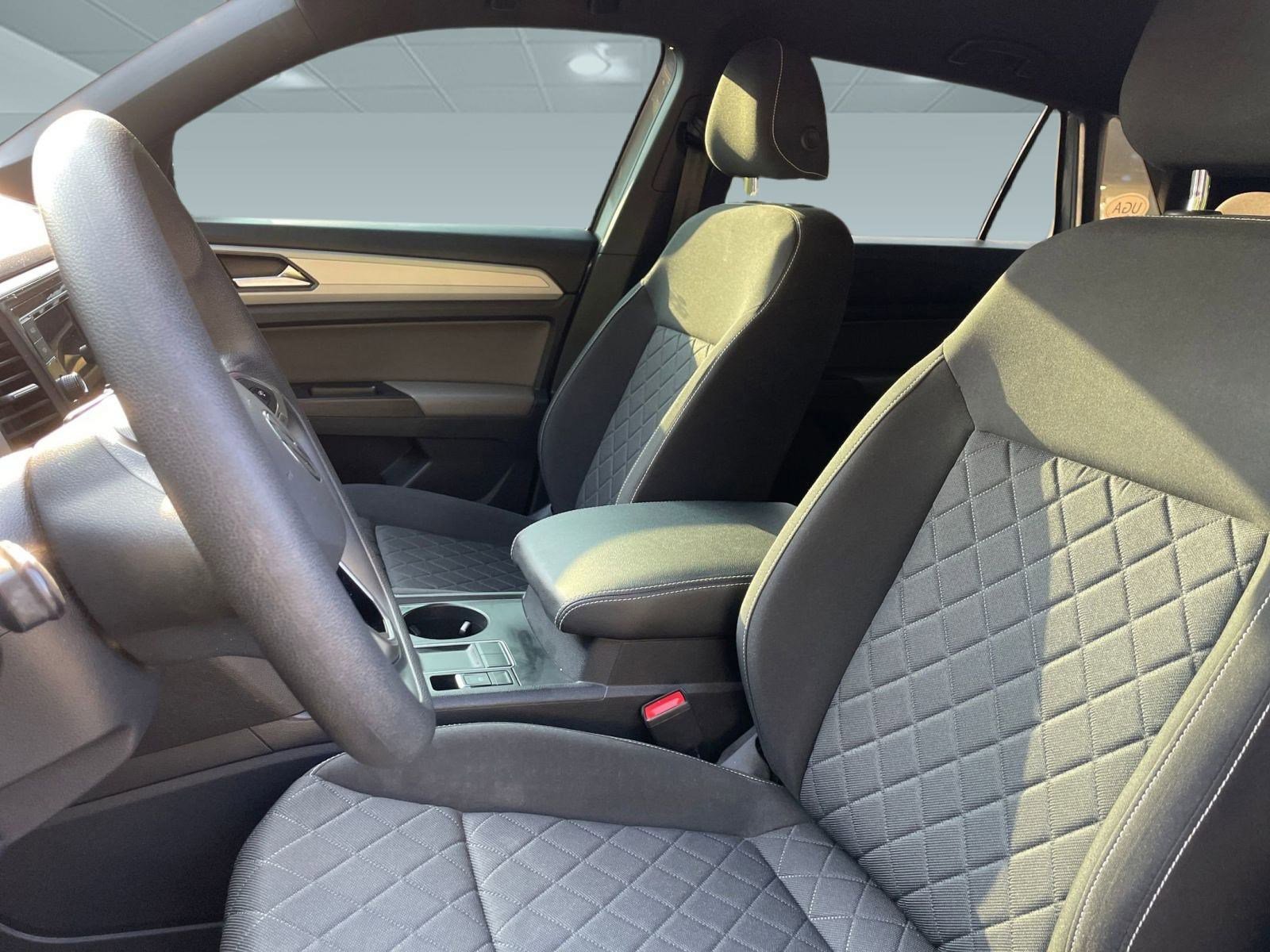 2021 Volkswagen Atlas Cross Sport photo 4