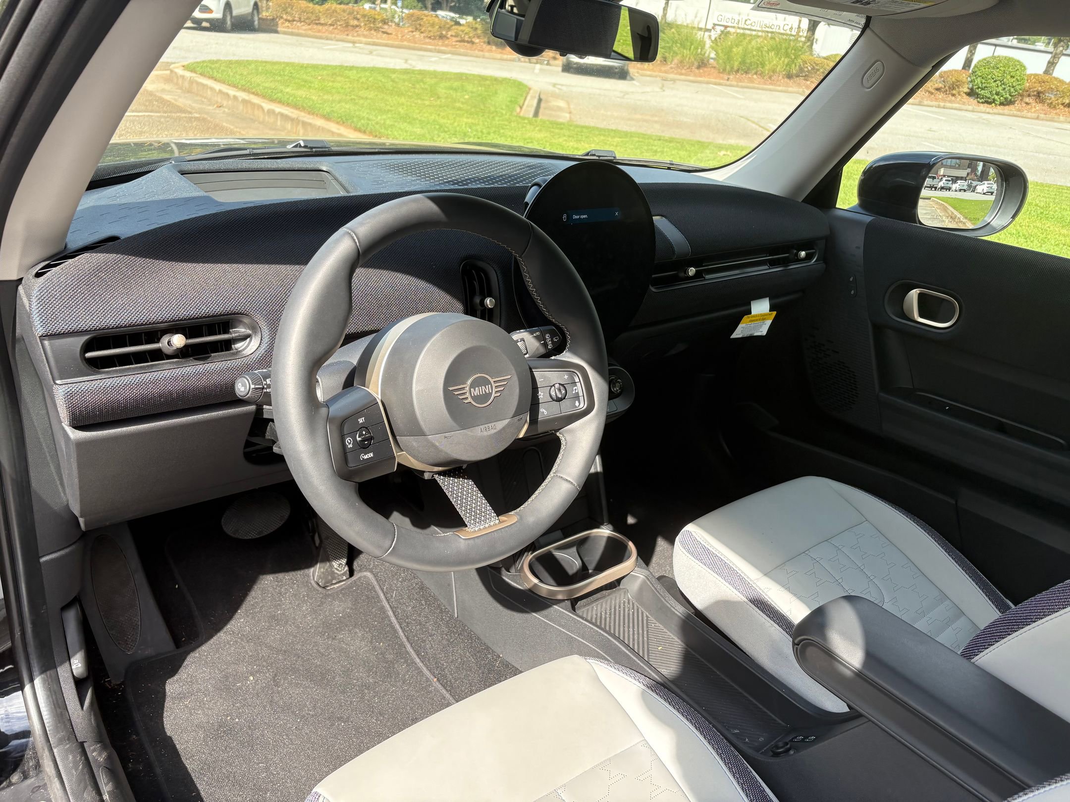 2025 Mini Cooper 2 Door Hardtop Signature photo 3