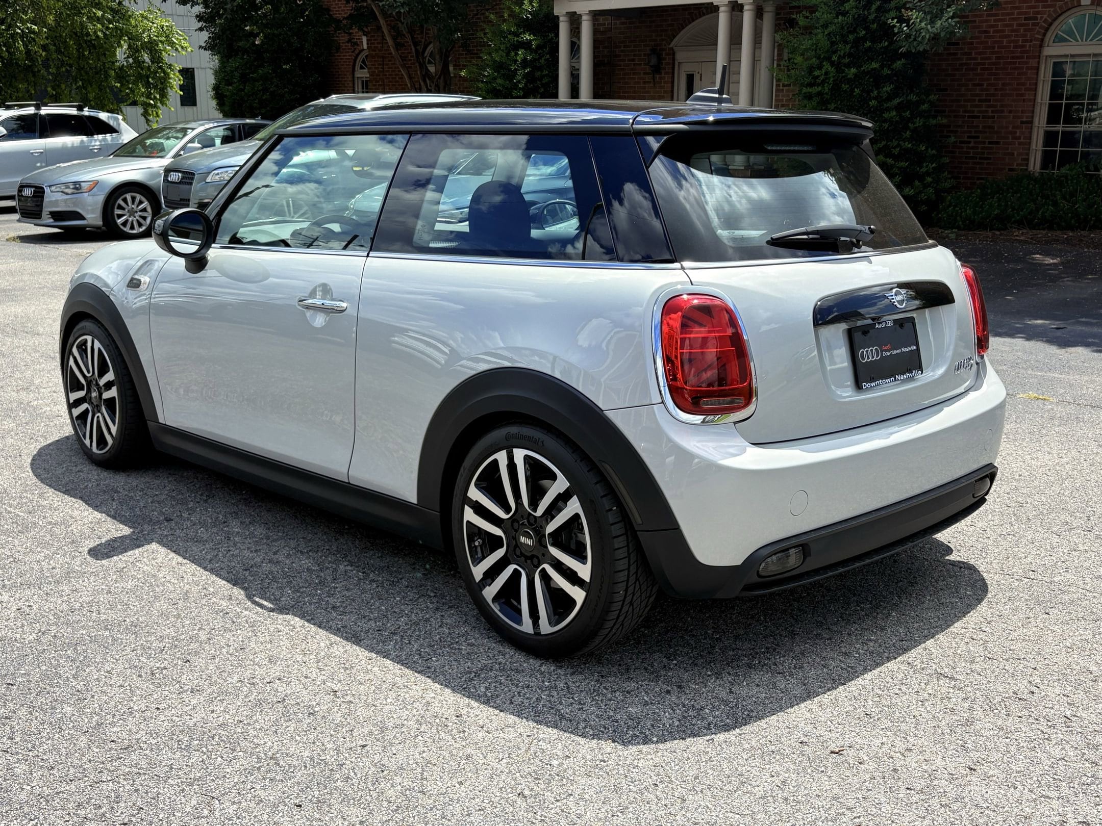 2021 Mini Cooper 2 Door Hardtop SE photo 2