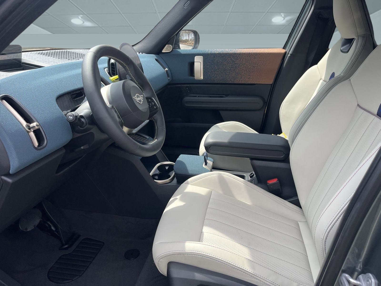 2025 Mini Countryman S ALL4 Iconic photo 4