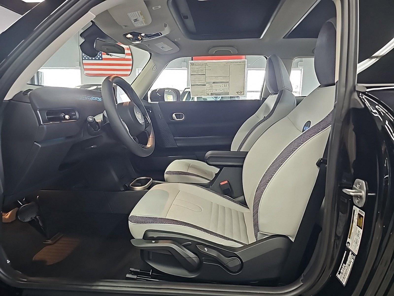 2025 Mini Cooper 2 Door Hardtop Signature photo 4