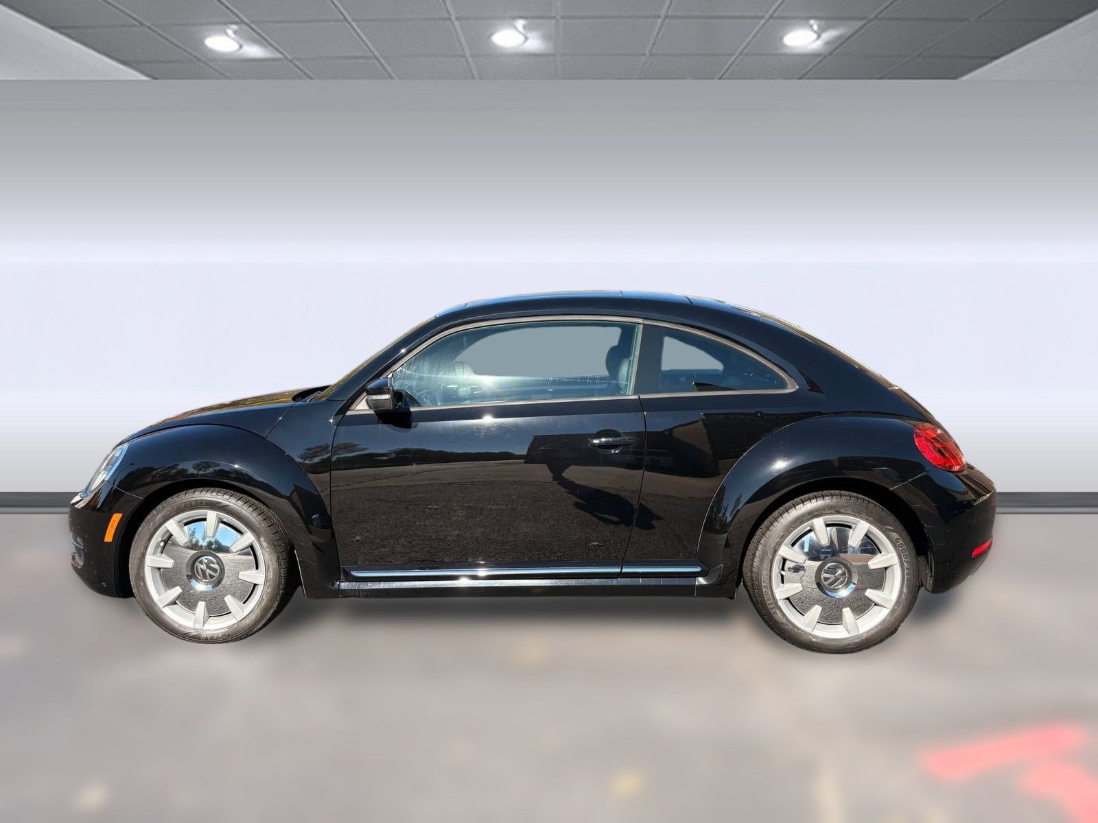 2013 Volkswagen Beetle 2.5L photo 2