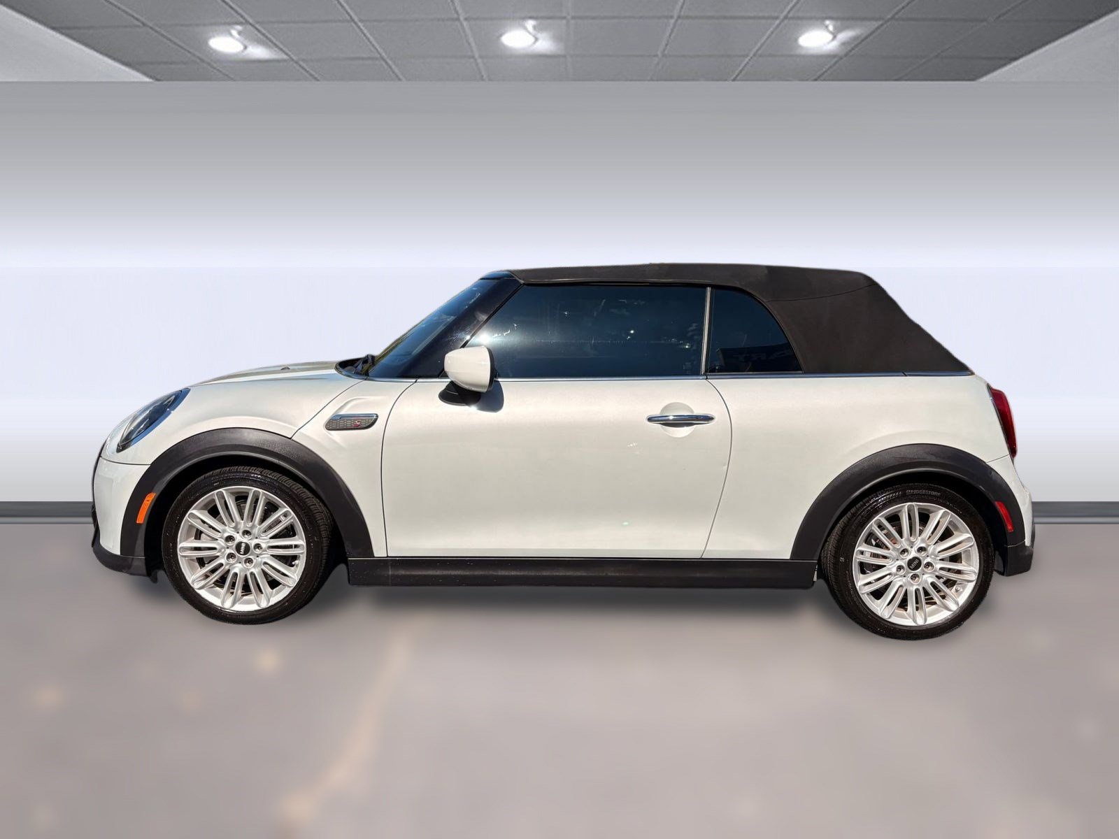 2023 Mini Cooper Convertible S photo 2