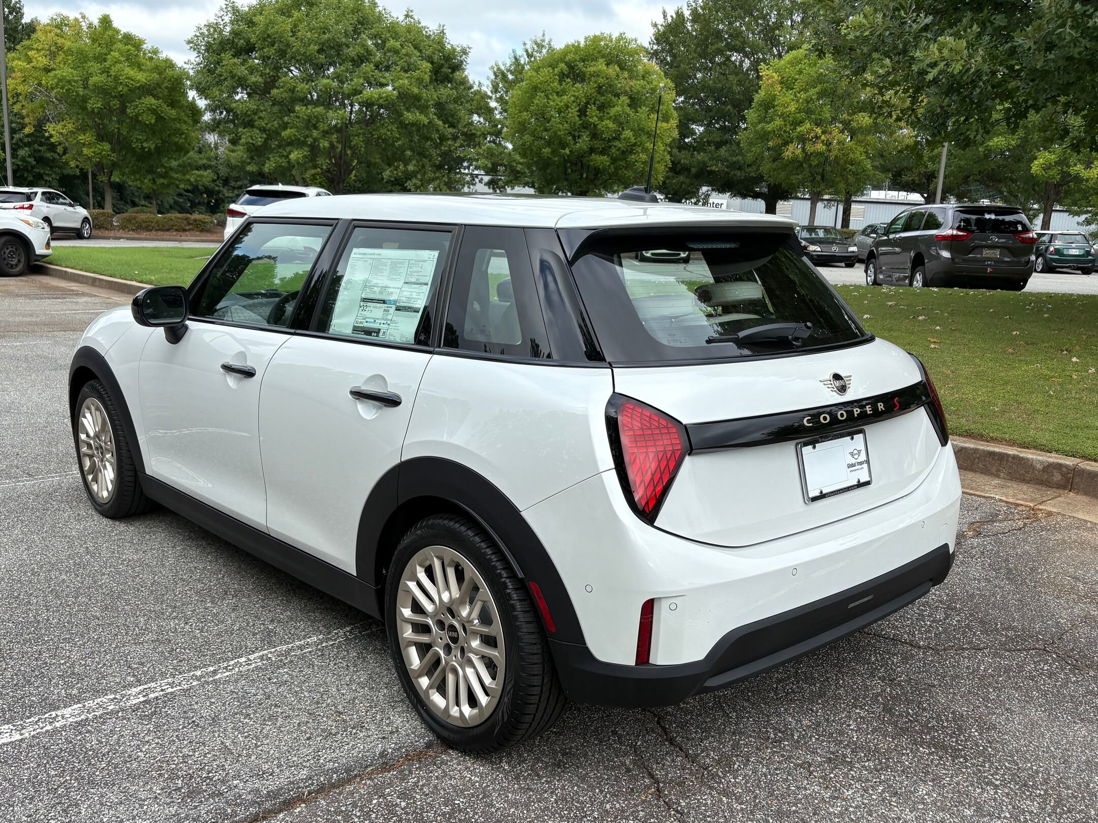 2025 Mini Cooper 4 Door Hardtop Signature photo 3