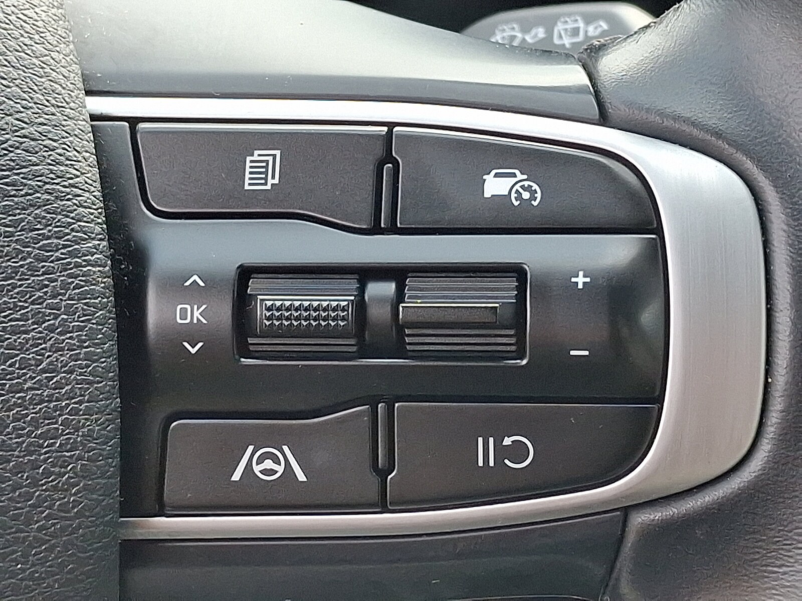 2024 Kia Sportage EX - Photo 23