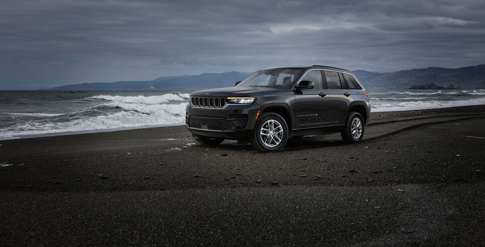 2025-Jeep-GrandCherokee-Laredo-A-SUV-L01.png