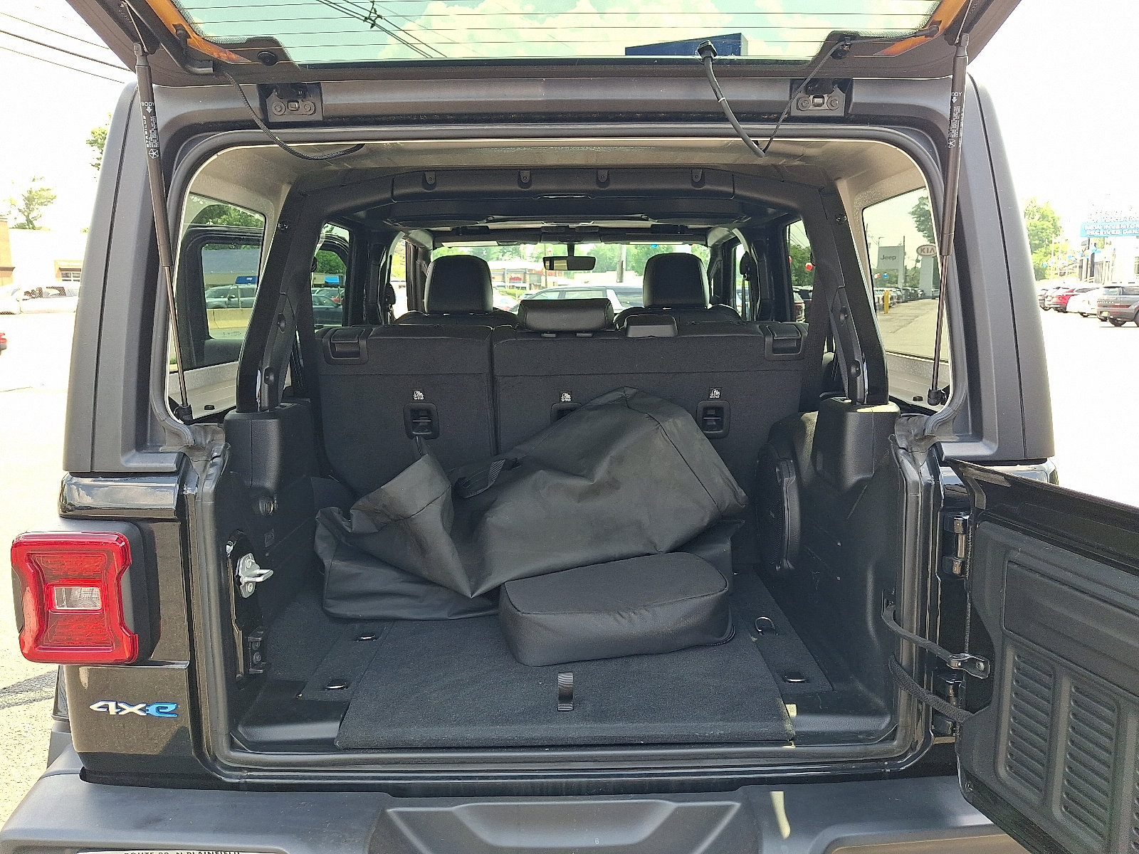 2023 Jeep Wrangler 4xe Sahara 4XE - Photo 28