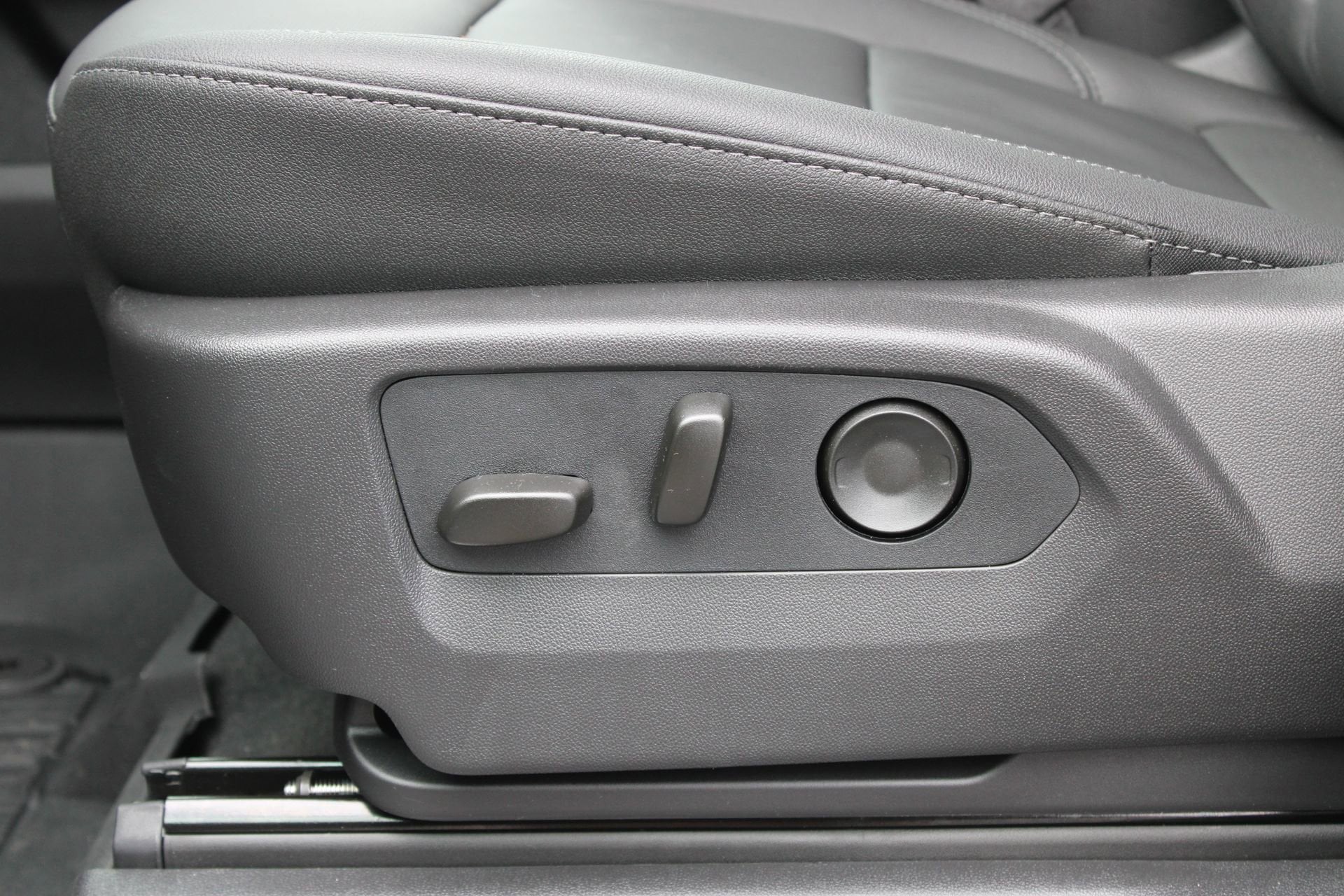2026 GMC Sierra 1500 SLT - Photo 17