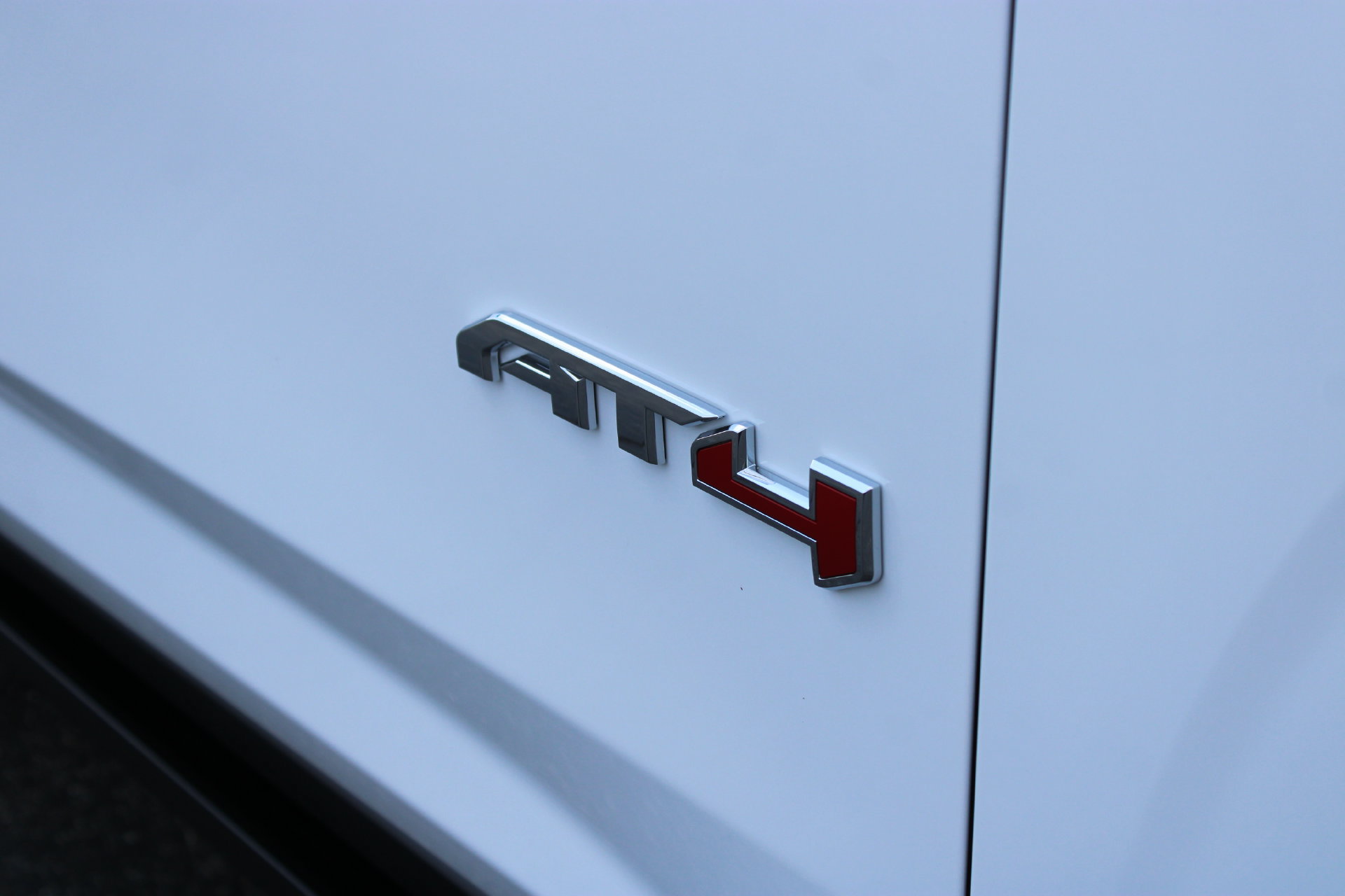 2026 GMC Yukon AT4 - Photo 6