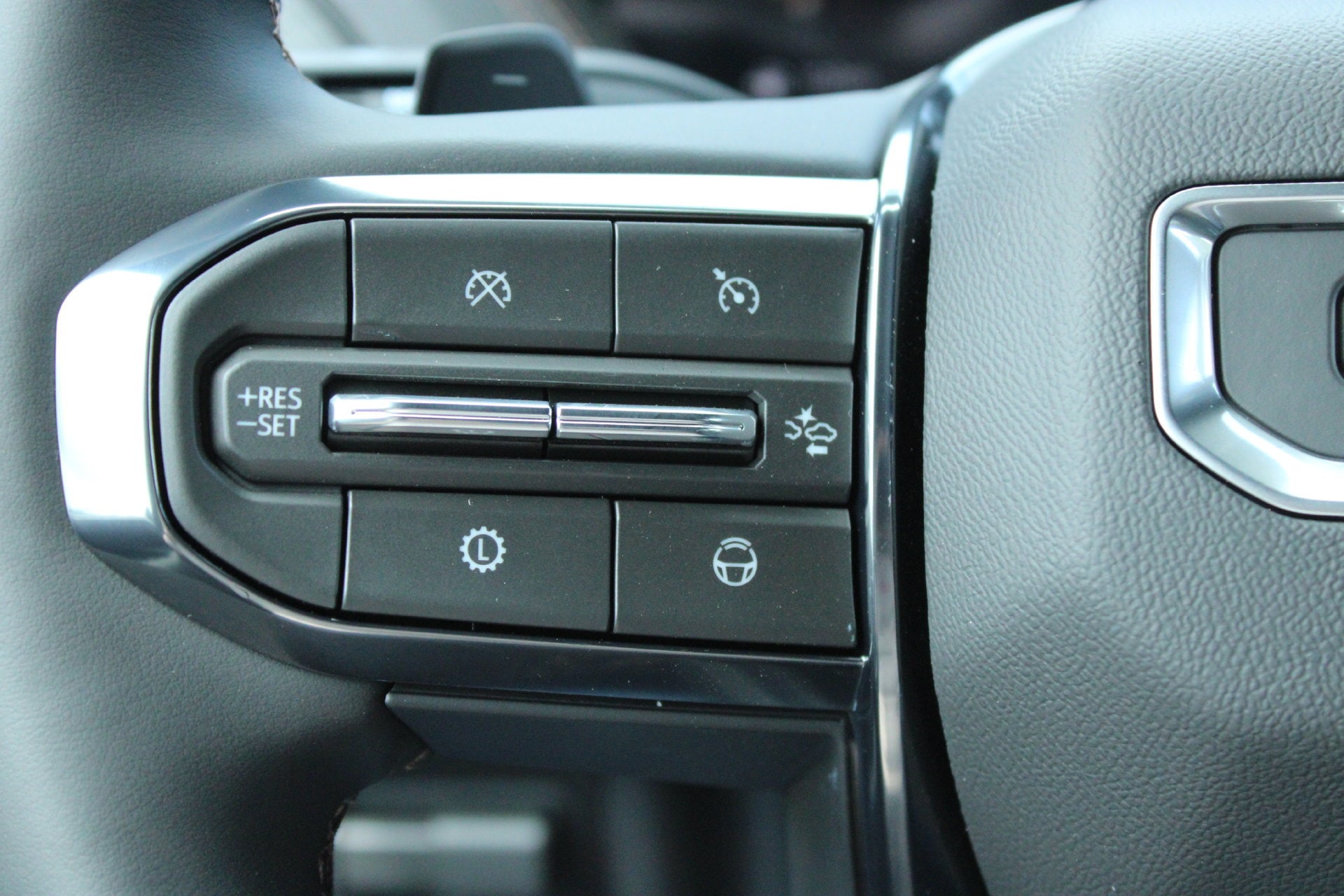 2026 GMC Yukon AT4 - Photo 34