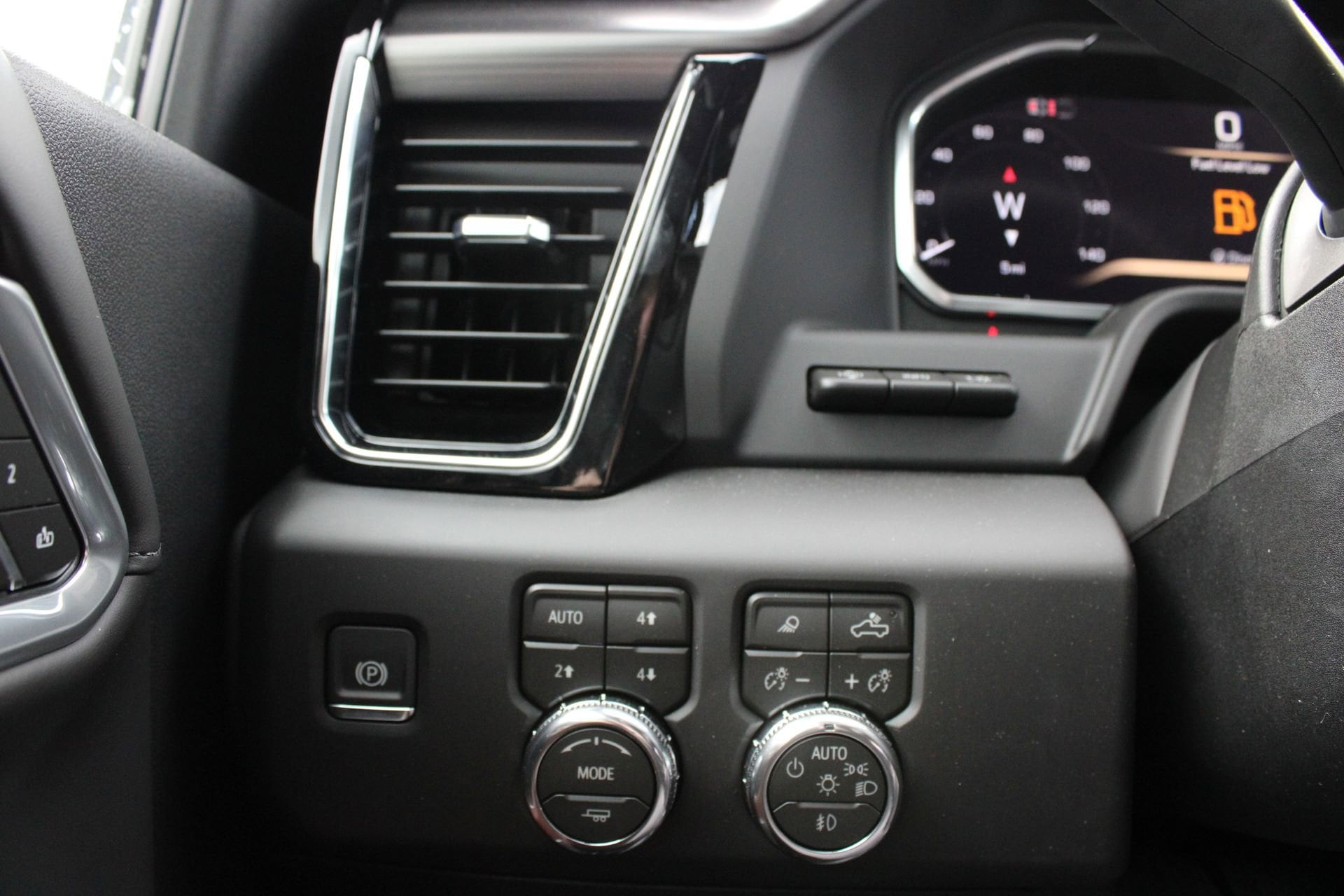 2026 GMC Sierra 3500HD Denali Ultimate - Photo 28