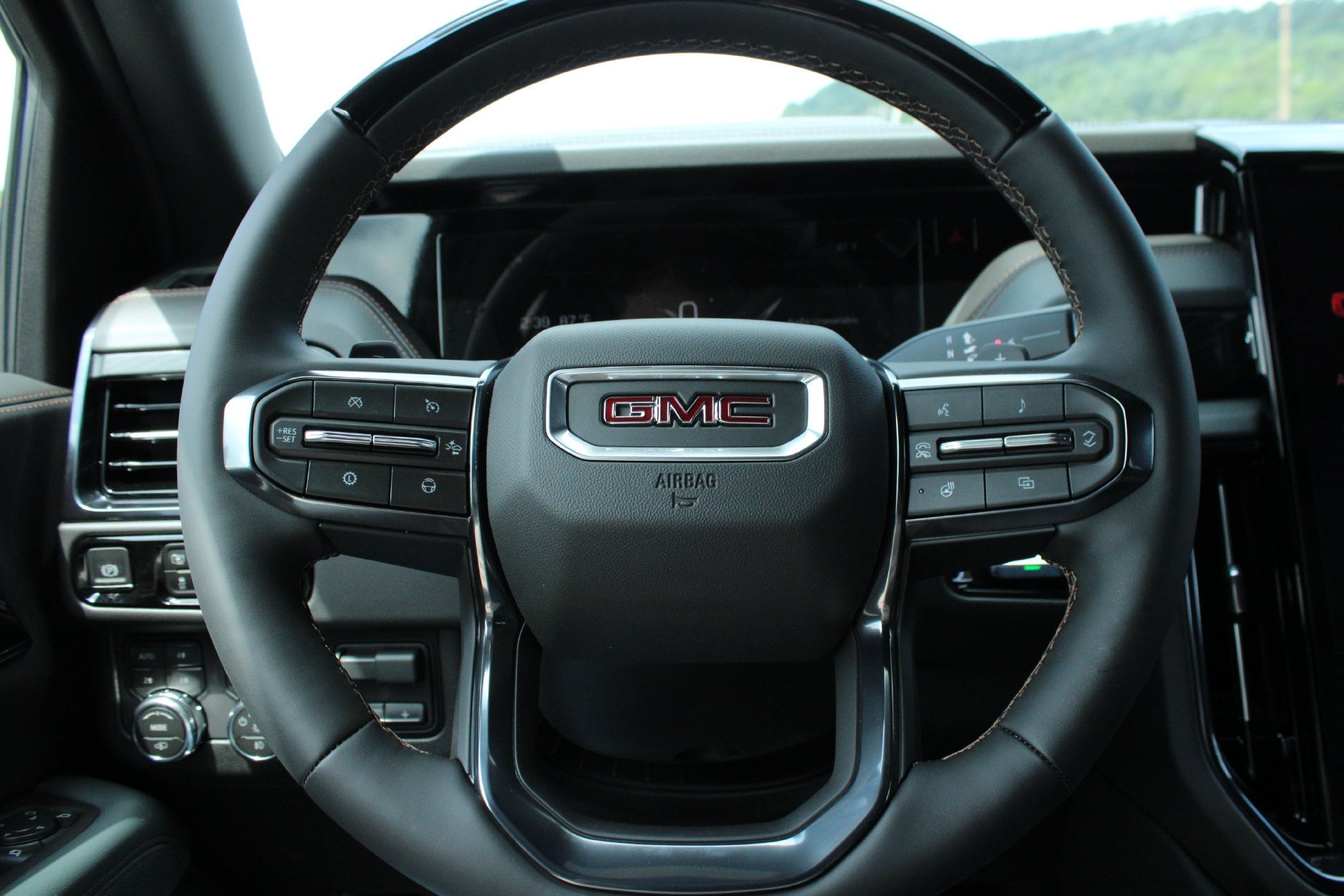 2026 GMC Yukon AT4 - Photo 33