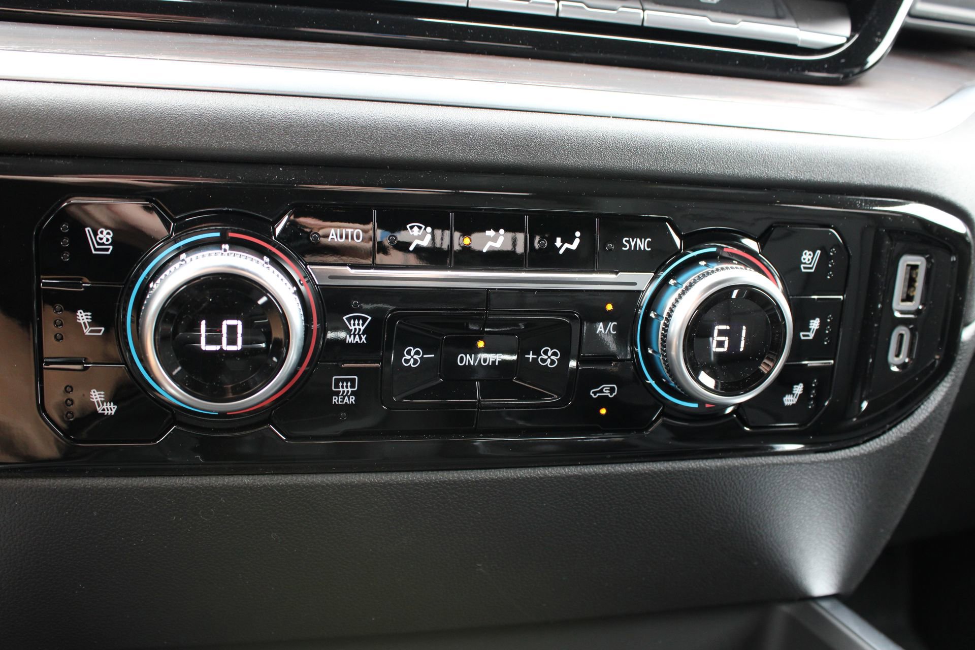 2026 GMC Sierra 1500 SLT - Photo 48