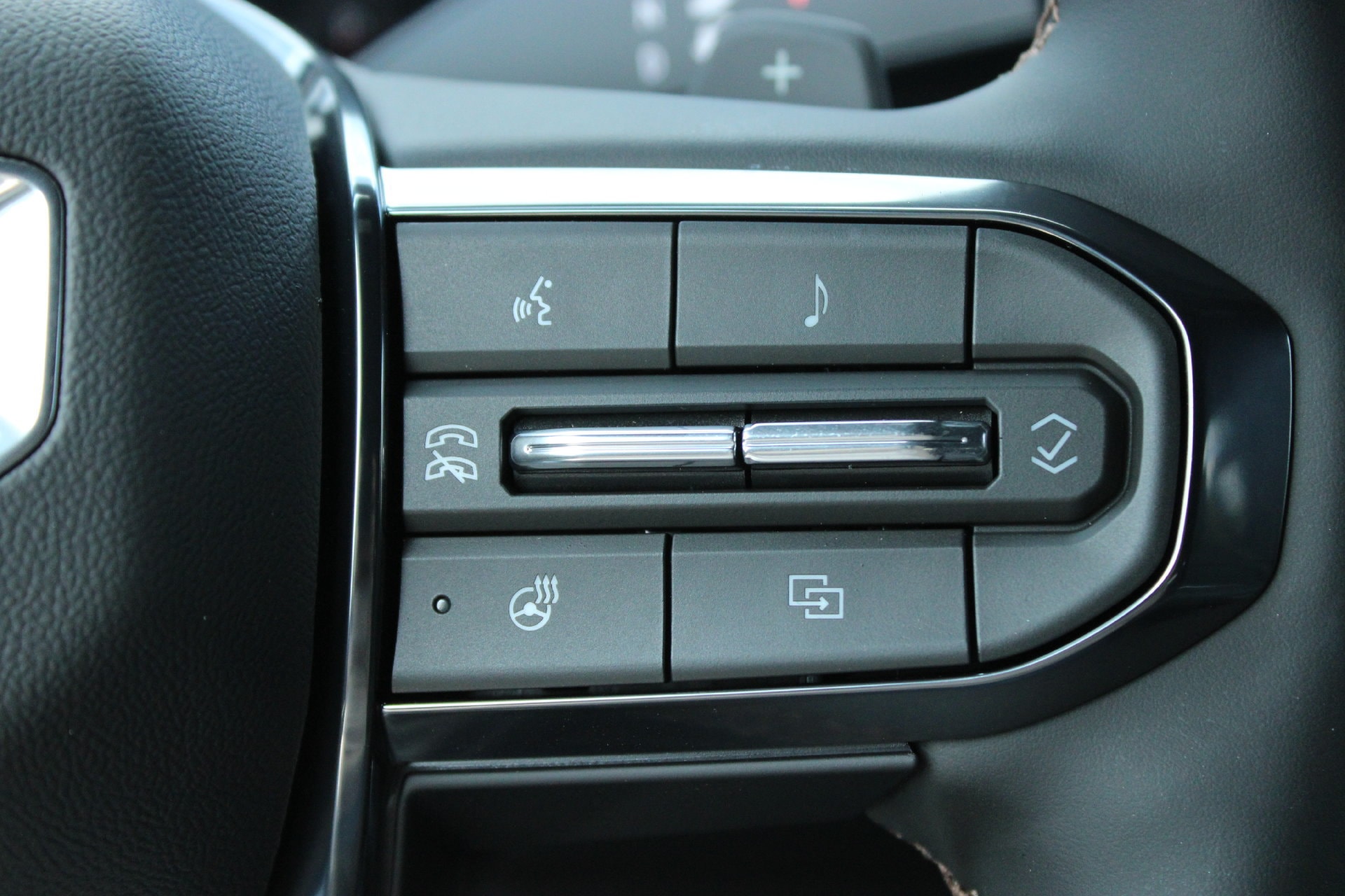 2026 GMC Yukon AT4 - Photo 35