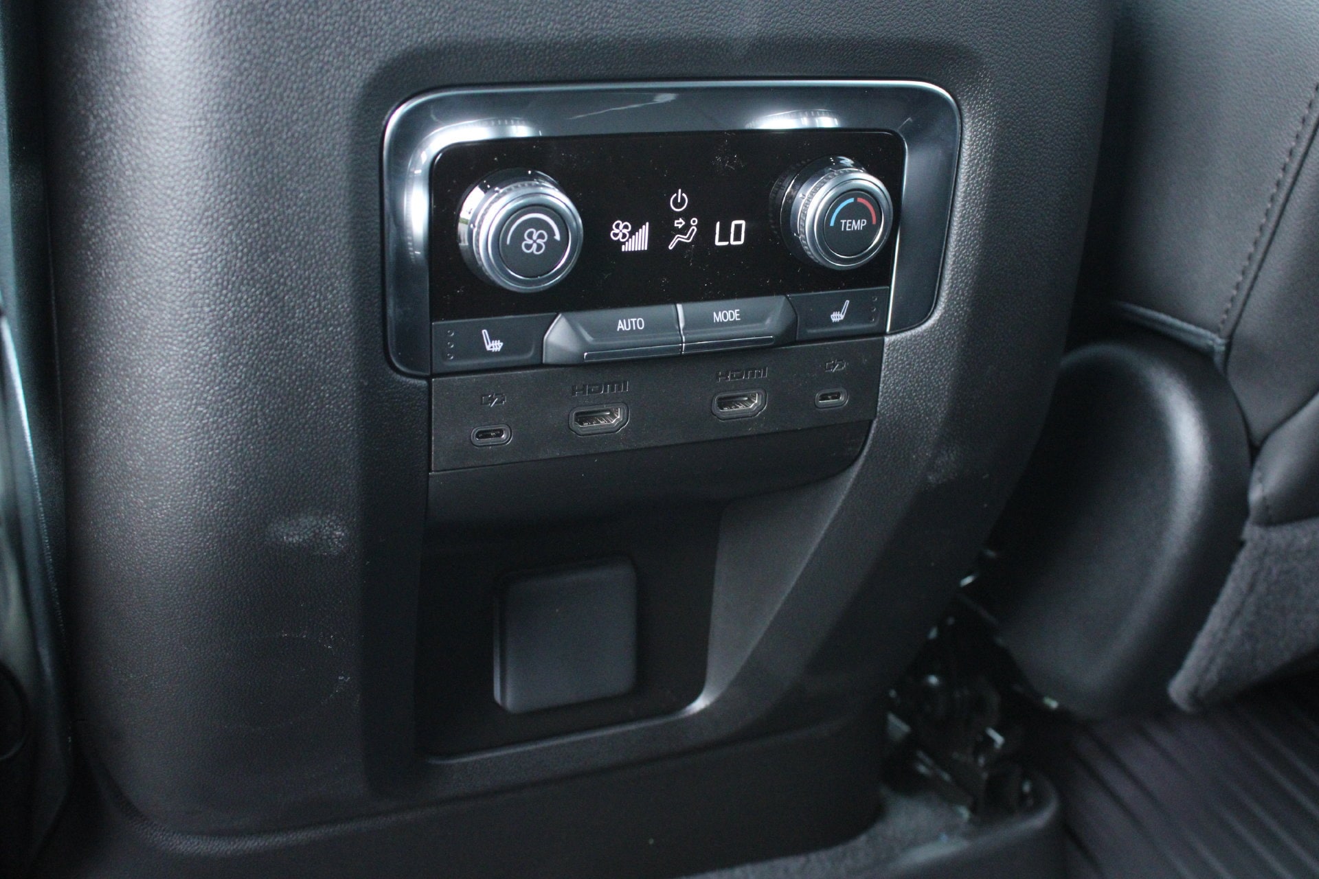 2026 GMC Yukon AT4 - Photo 20