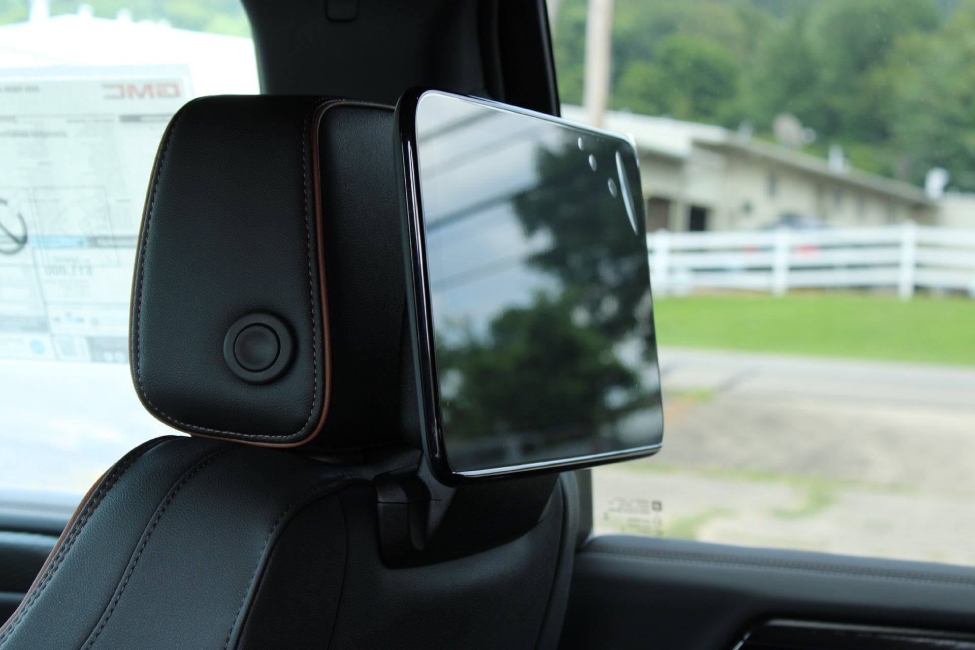 2026 GMC Yukon AT4 - Photo 24