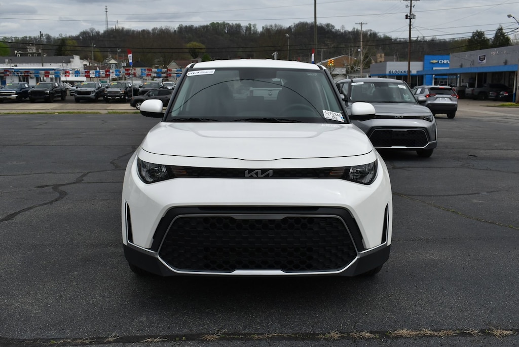Used 2025 Kia Soul LX Hatchback