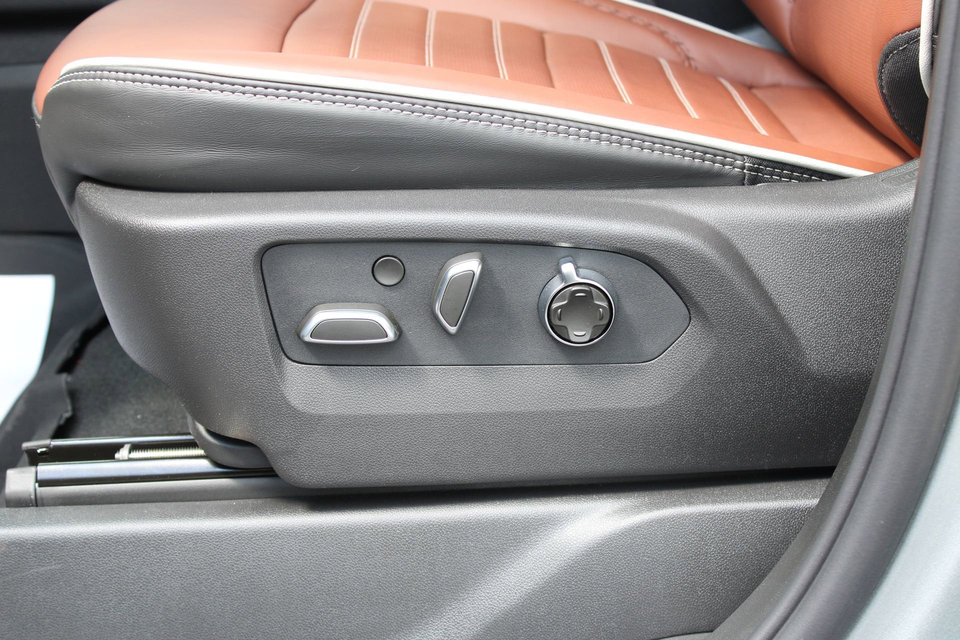 2026 GMC Sierra 3500HD Denali Ultimate - Photo 12