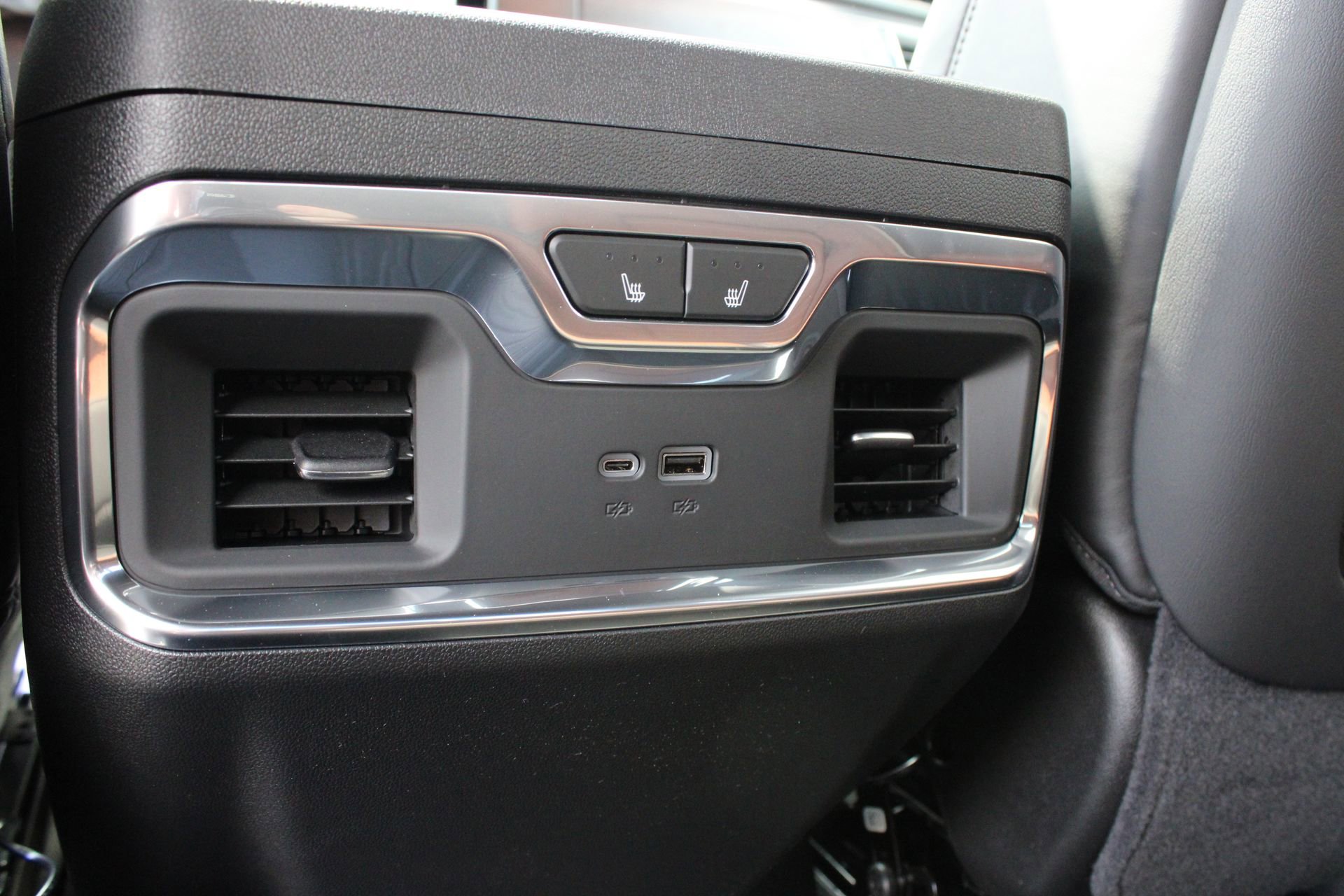 2026 GMC Sierra 3500HD Denali Ultimate - Photo 21