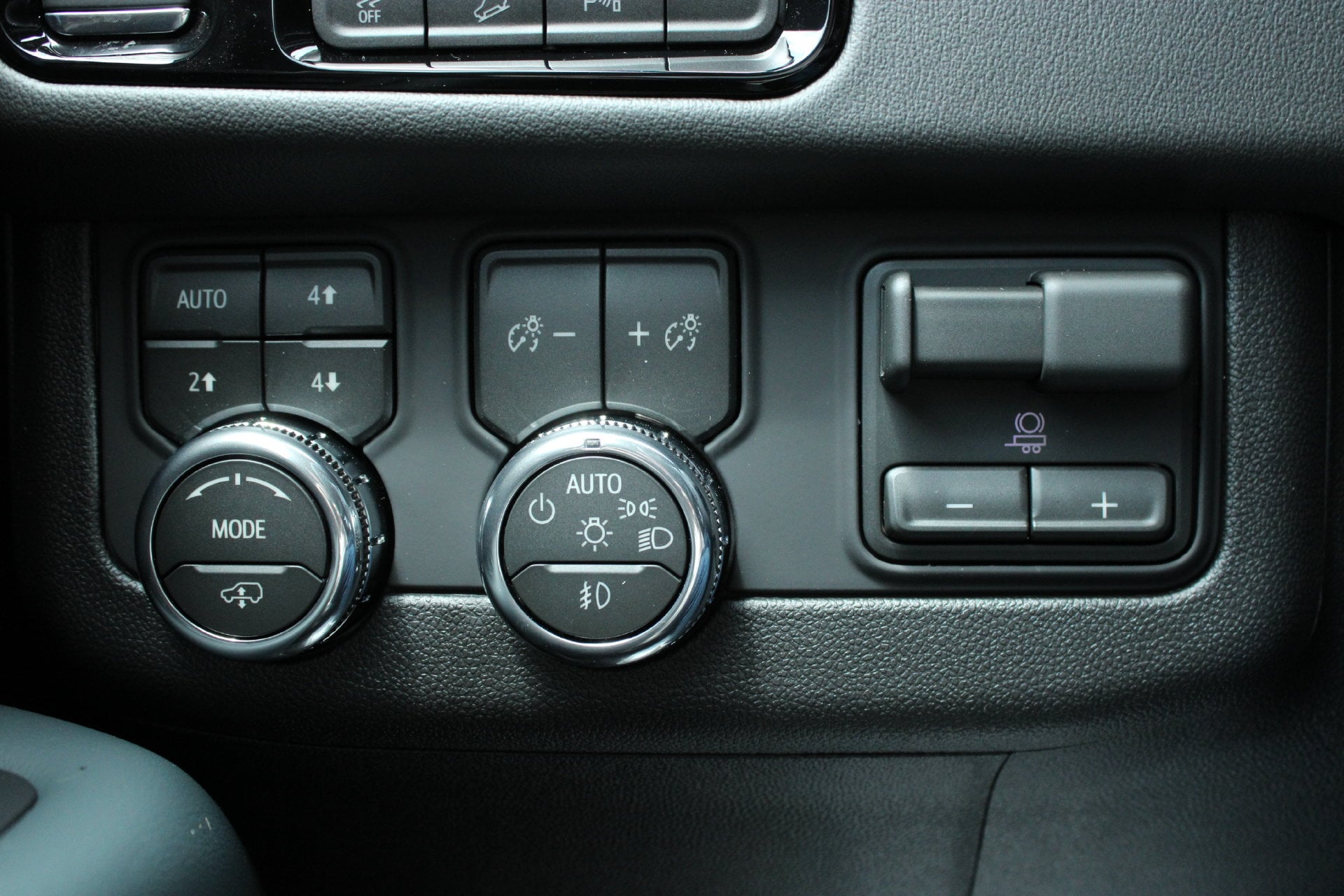 2026 GMC Yukon AT4 - Photo 31