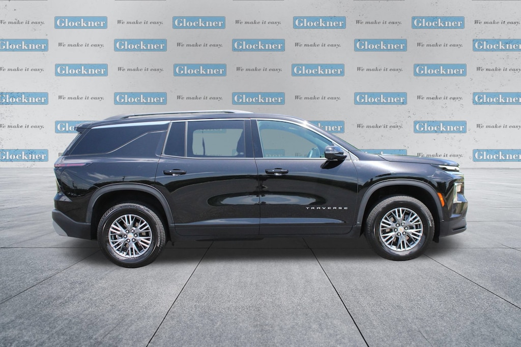 Used 2026 Chevrolet Traverse LT SUV